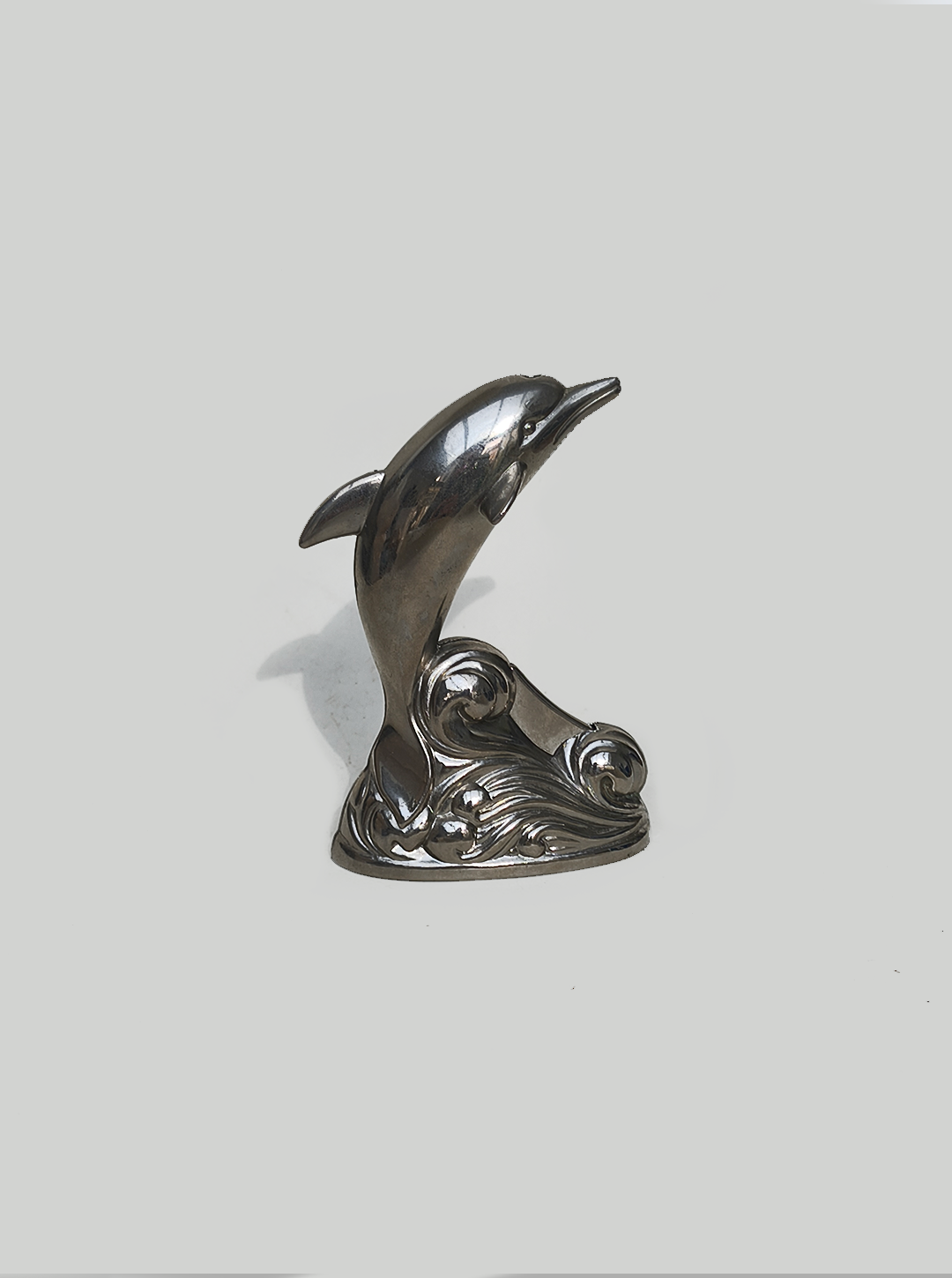 les-objoies-dolphin-lighter.png