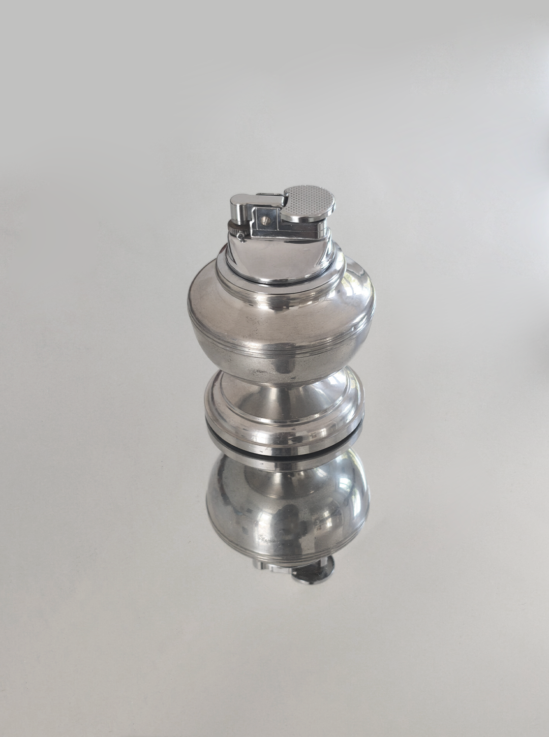 les-objoies-pewter-lighter-6.png