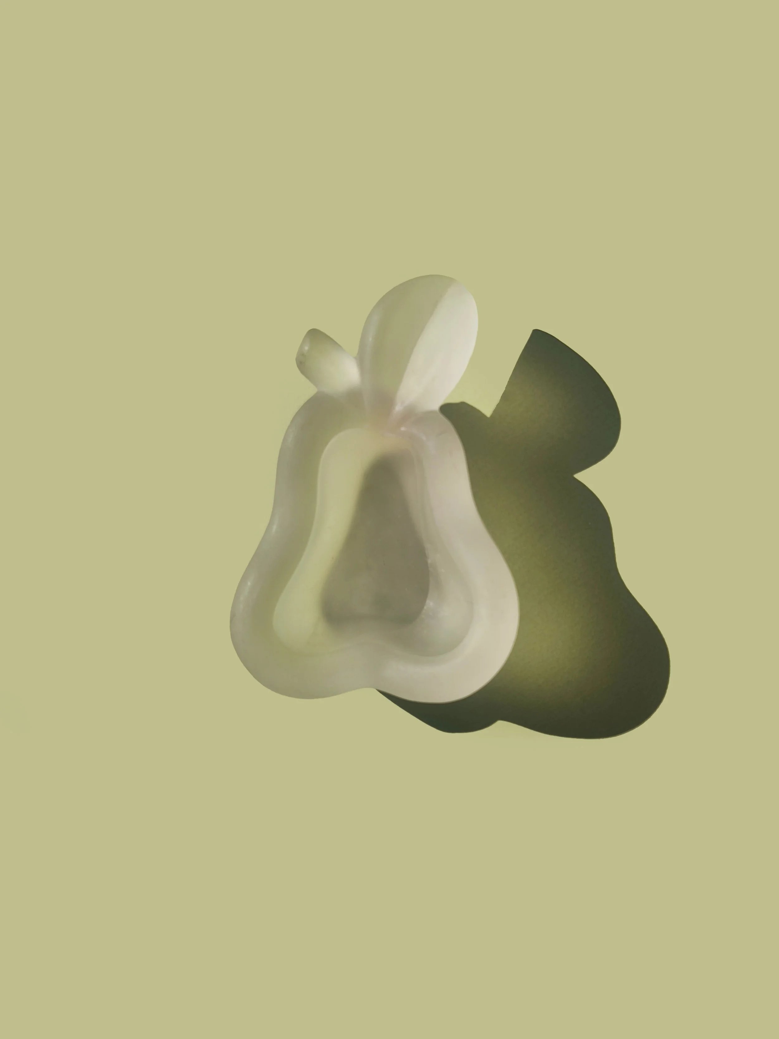 les-objoies-pear-glass-vide-poche-3.jpg