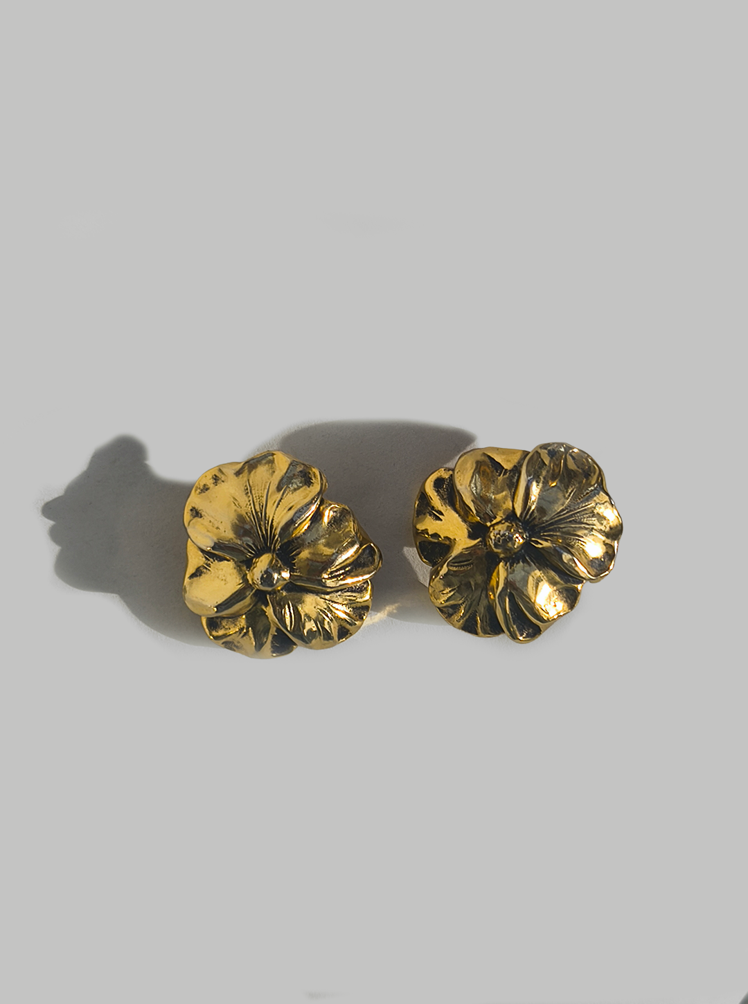 les-objoies-flower-earrings-2.png