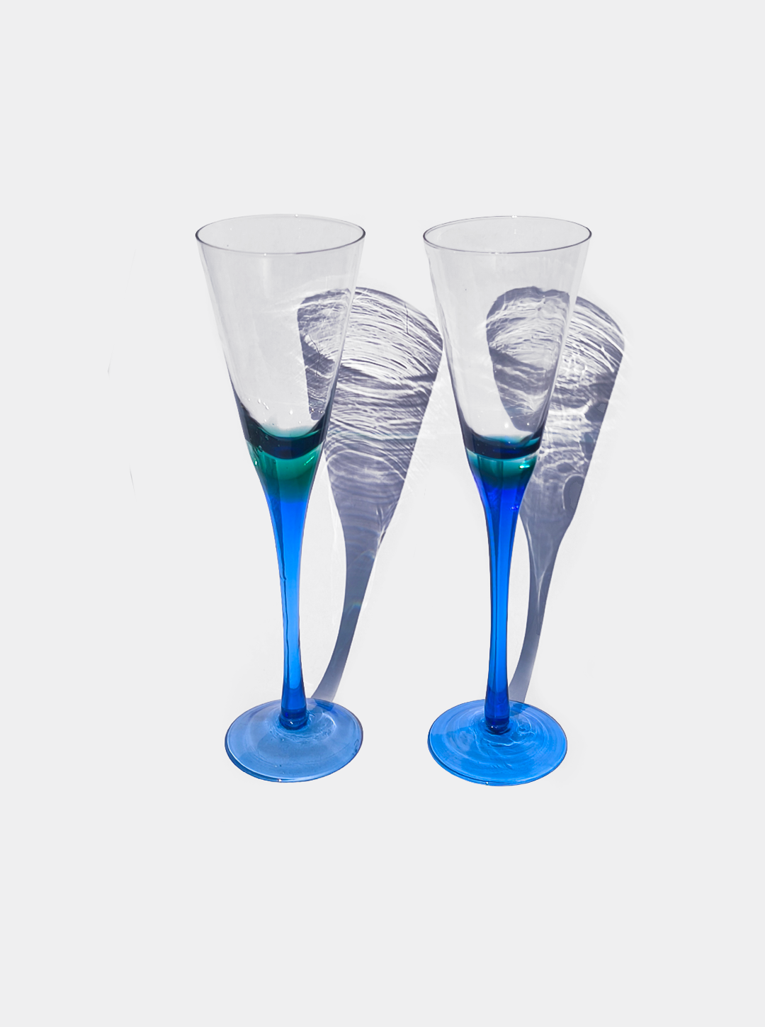 les-objoies-champagne-glasses-blue.png