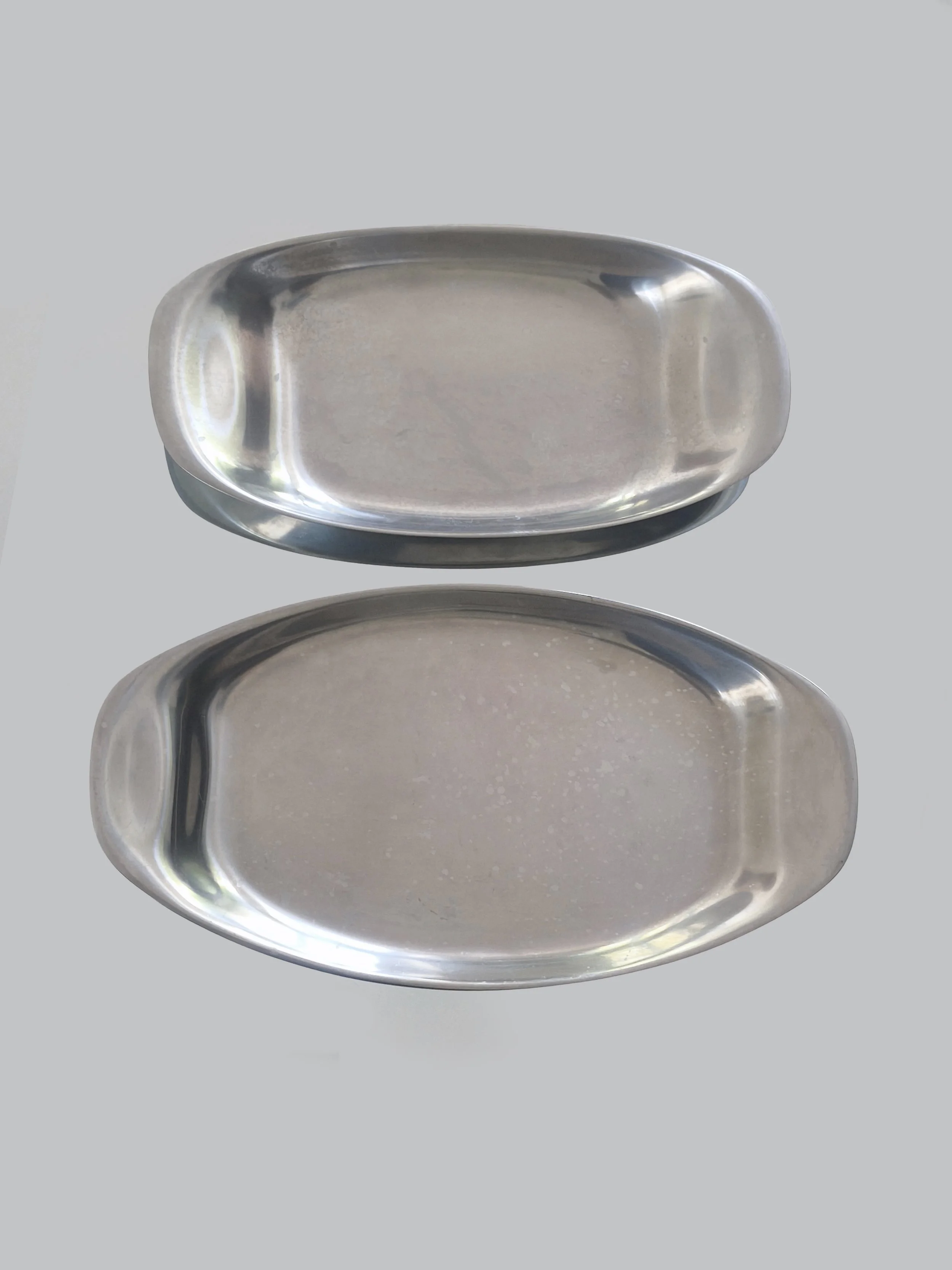 les-objoies-duo-steel-dishes.jpg