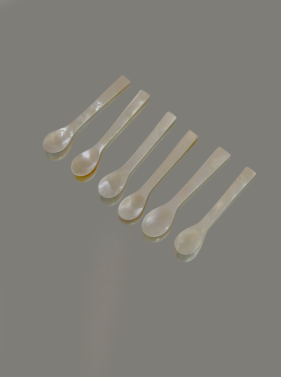 les-objoies-mother-pearls-small-spoons-3.png