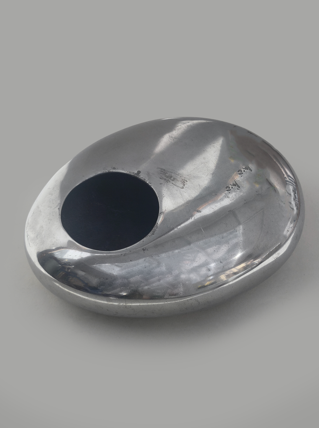 les-objoies-modern-hole-ashtray-4.png