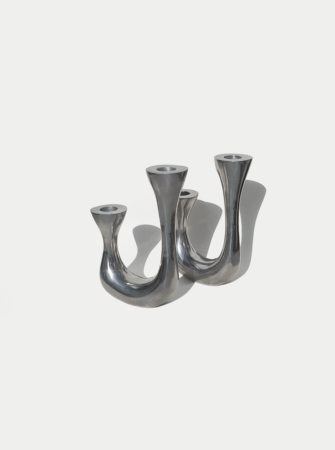 les-objoies-modern-candle-holder-2.png
