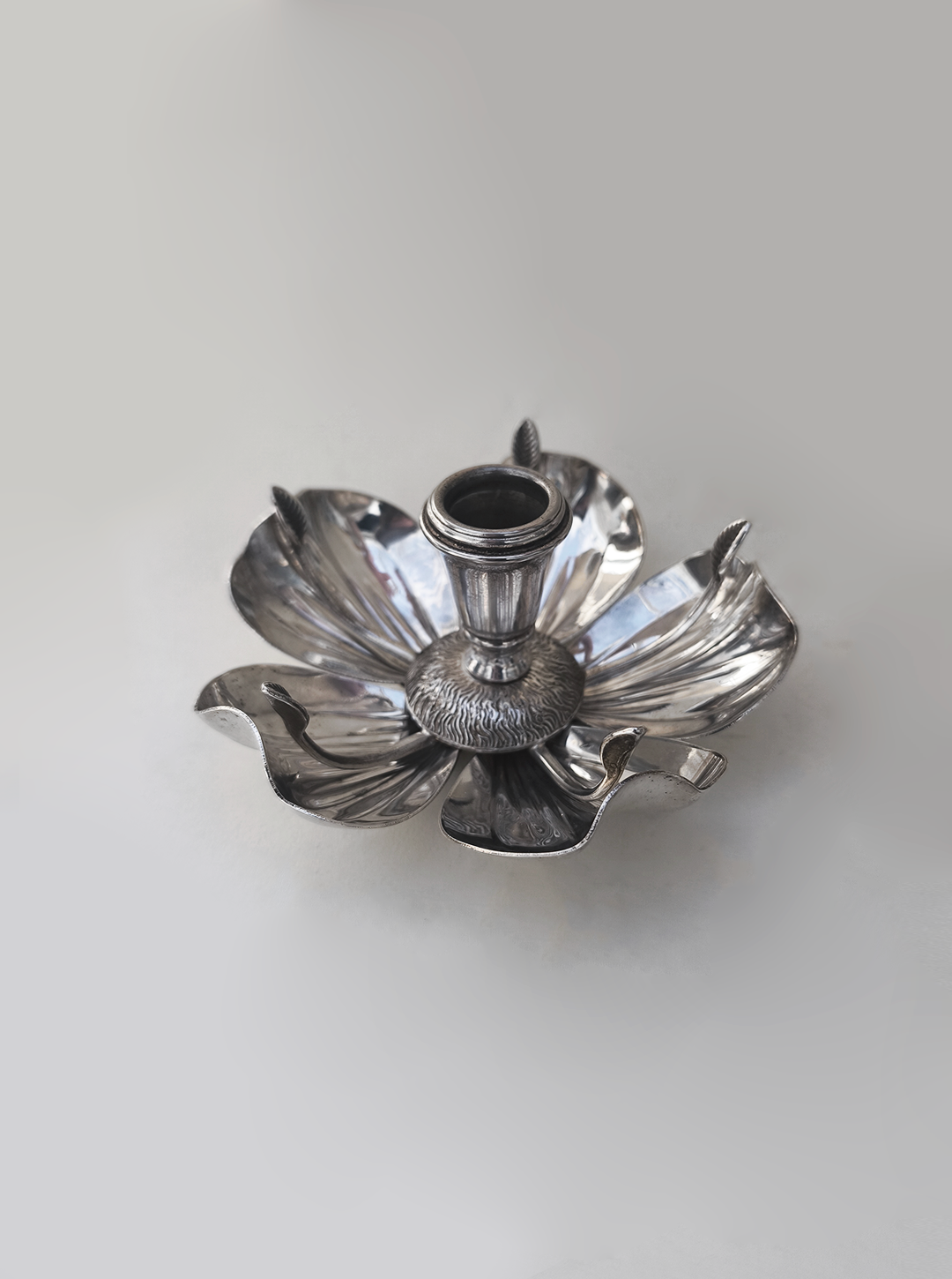 les-objoies-floral-candle-holder-petals-2.png
