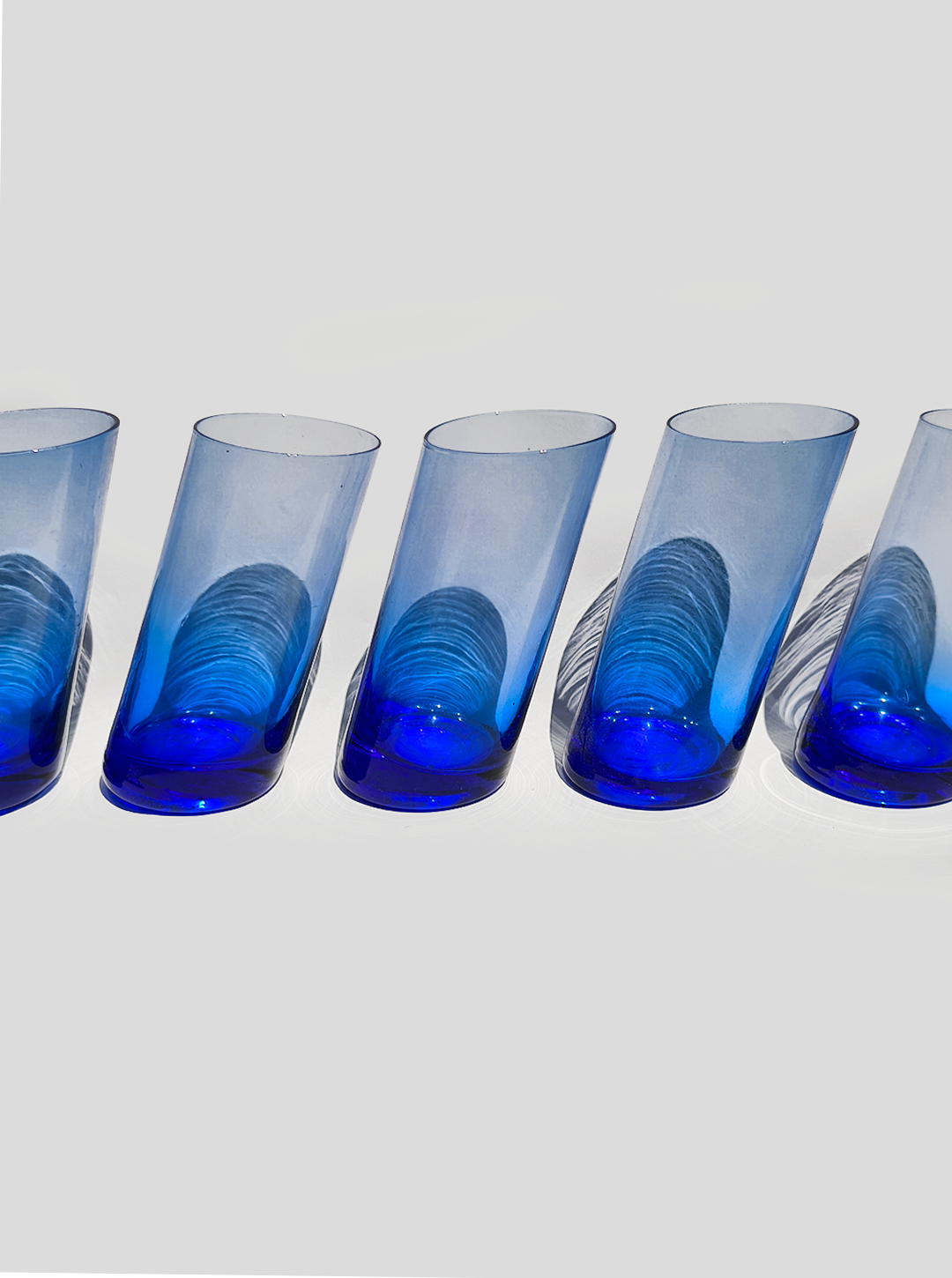les-objoies-leaning-glasses-blue-4.png