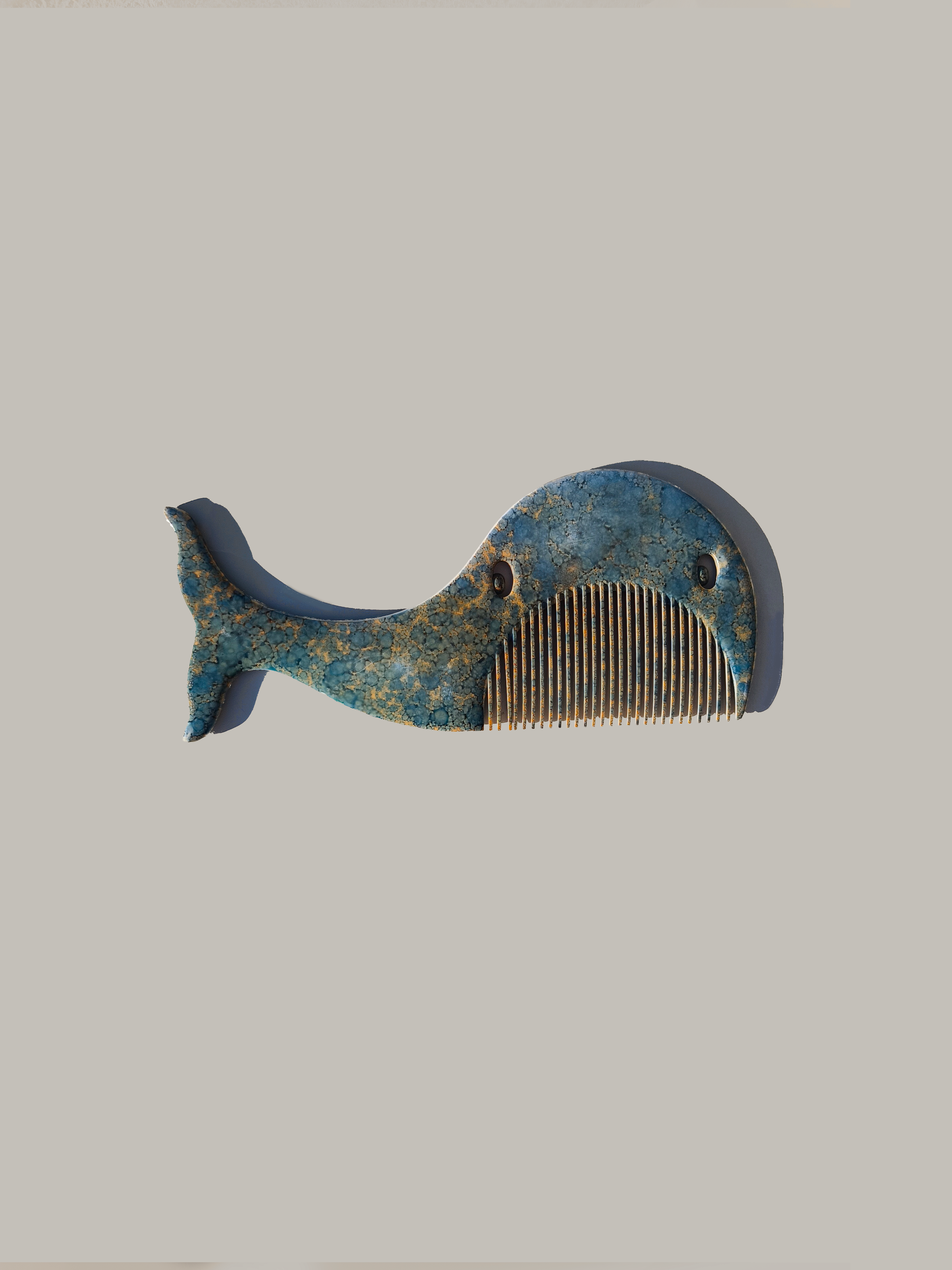 les-objoies-comb-whale.png