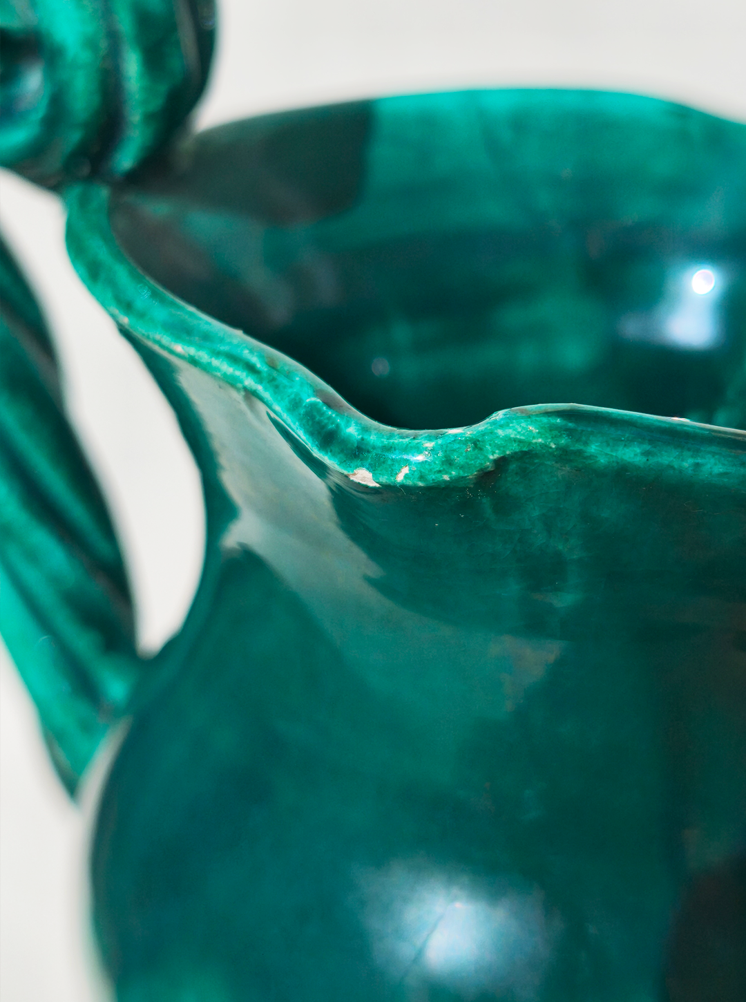 les-objoies-vas-green-spiral-handles-2.png