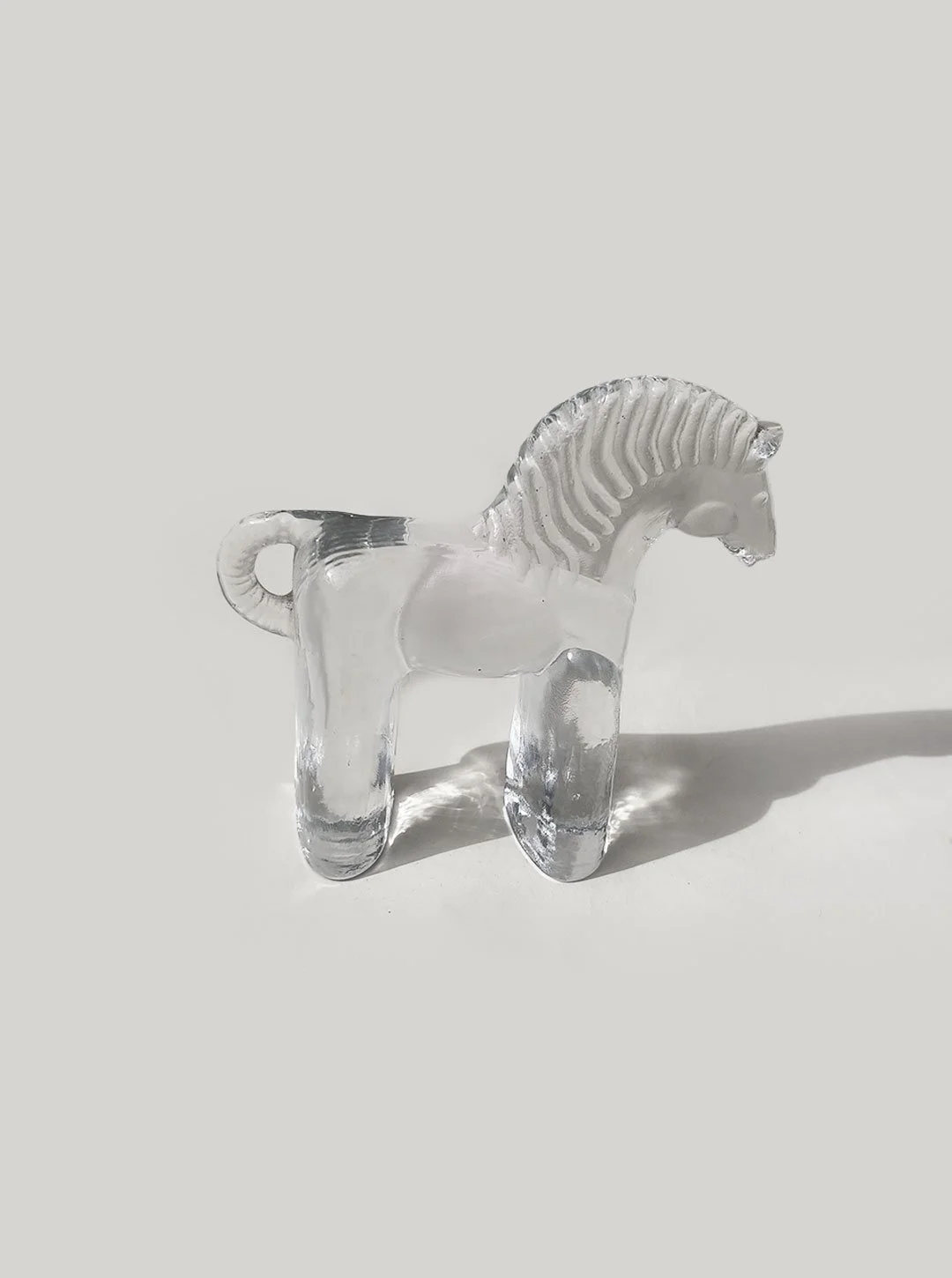 les-objoies-horse-glass-sculpture-1.jpg