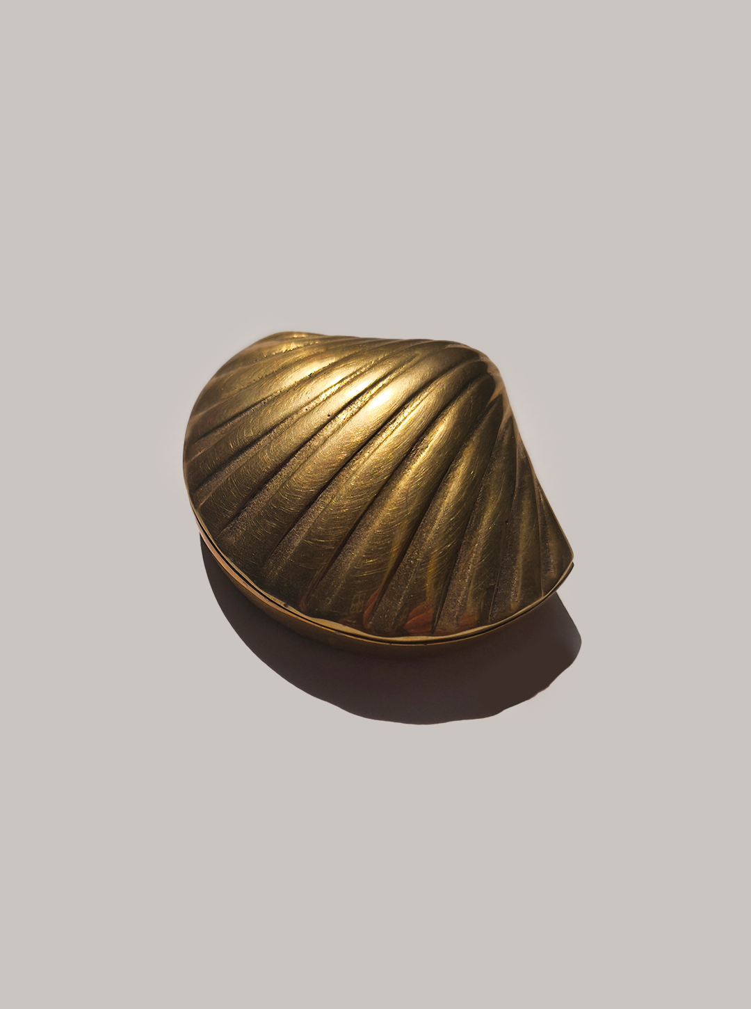 les-objoies-shell-brass-box.png