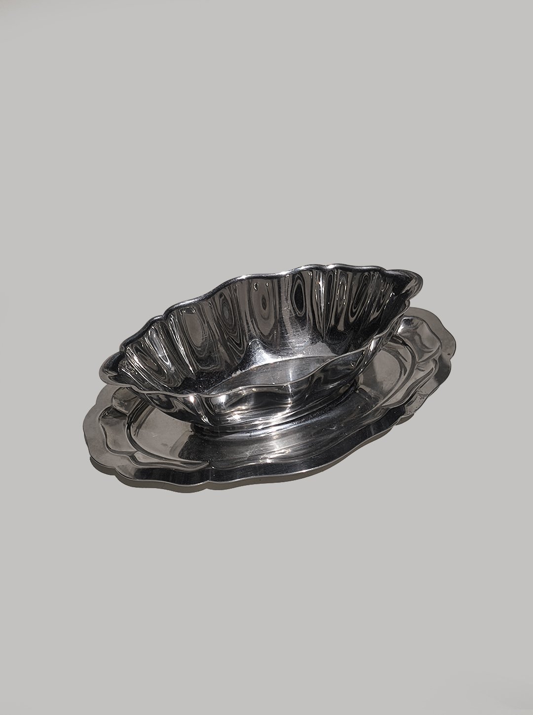 les-objoies-steel-sauce-pot-2.jpg