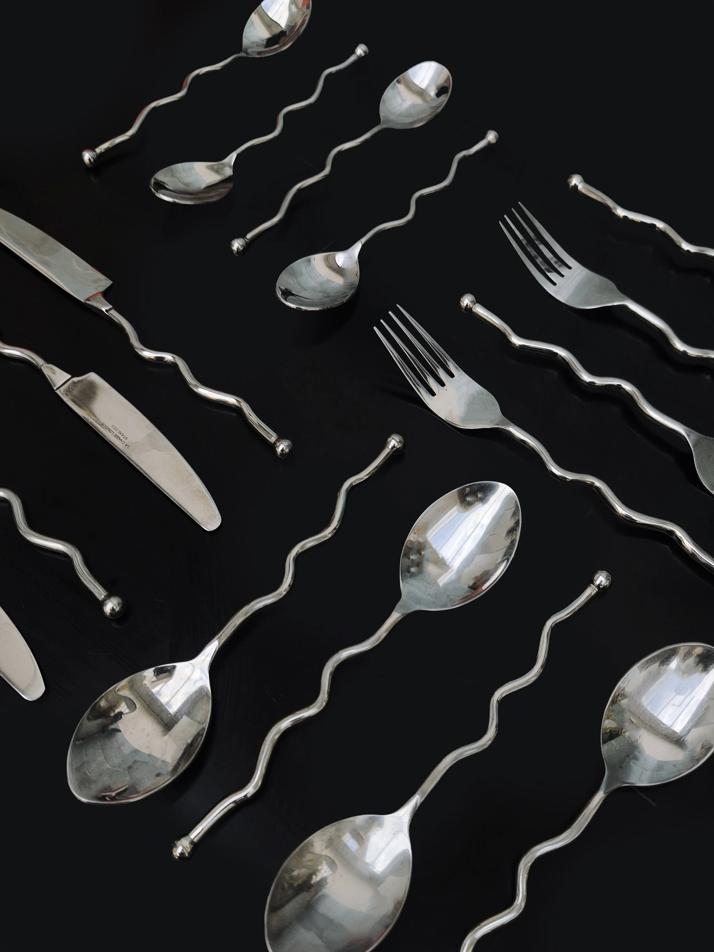 Set of 16 Wavy 80's Cutlery Set