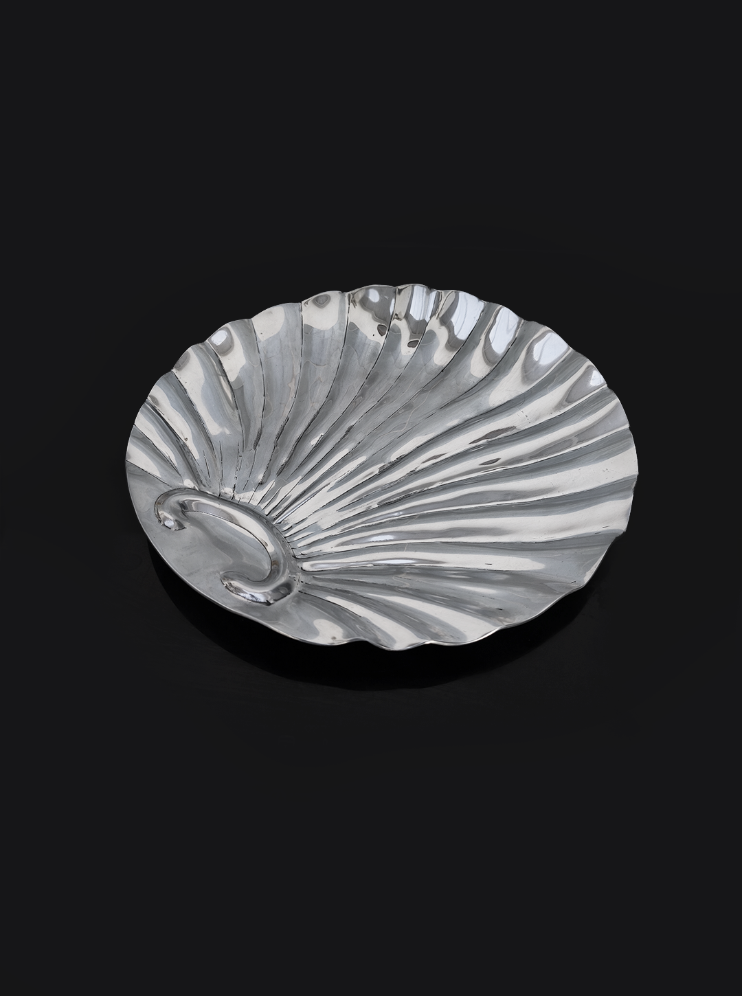 les-objoies-shell-large-dish-2.png