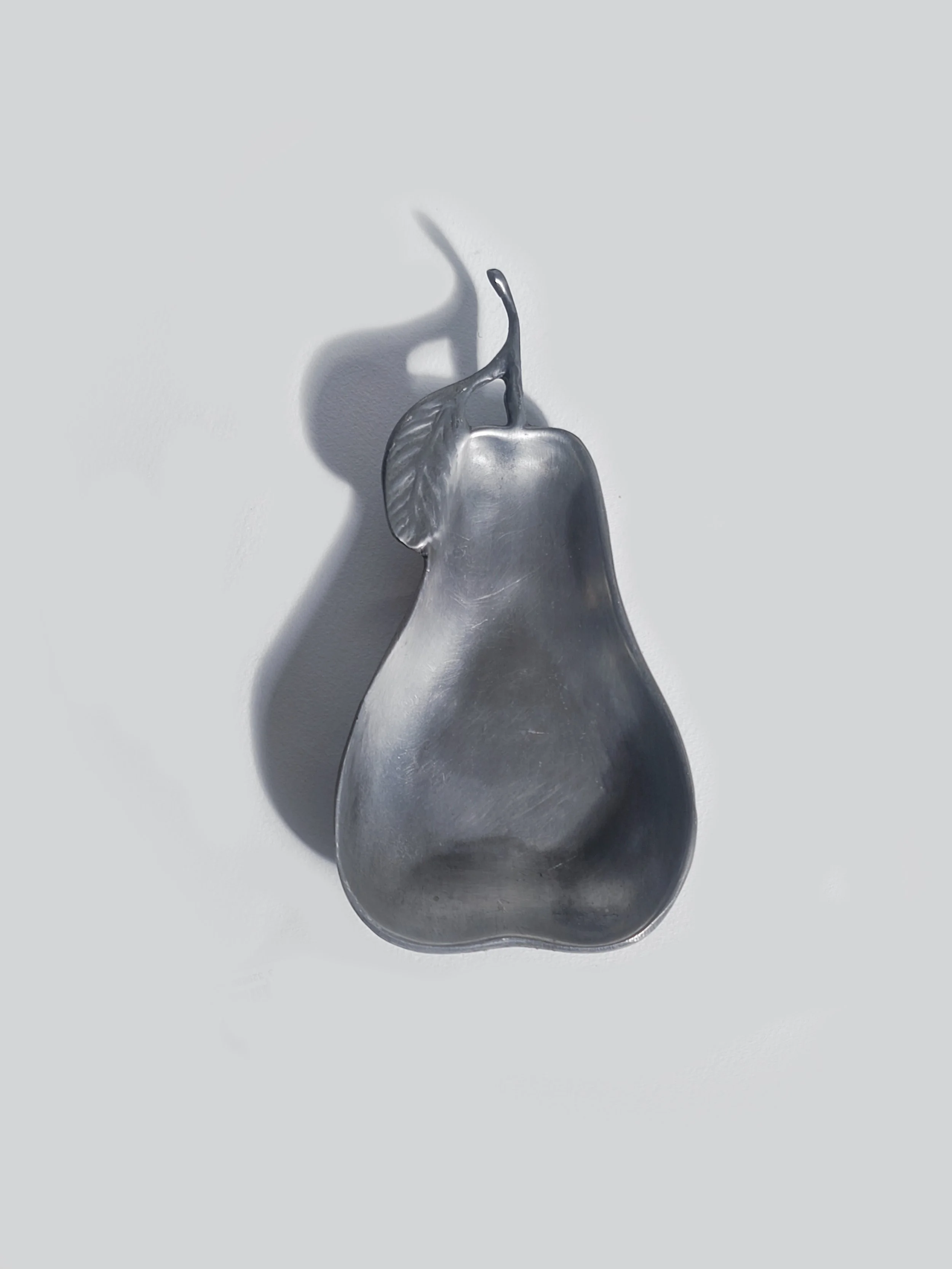 les-objoies-pewter-pear-vide-poche-3.jpg