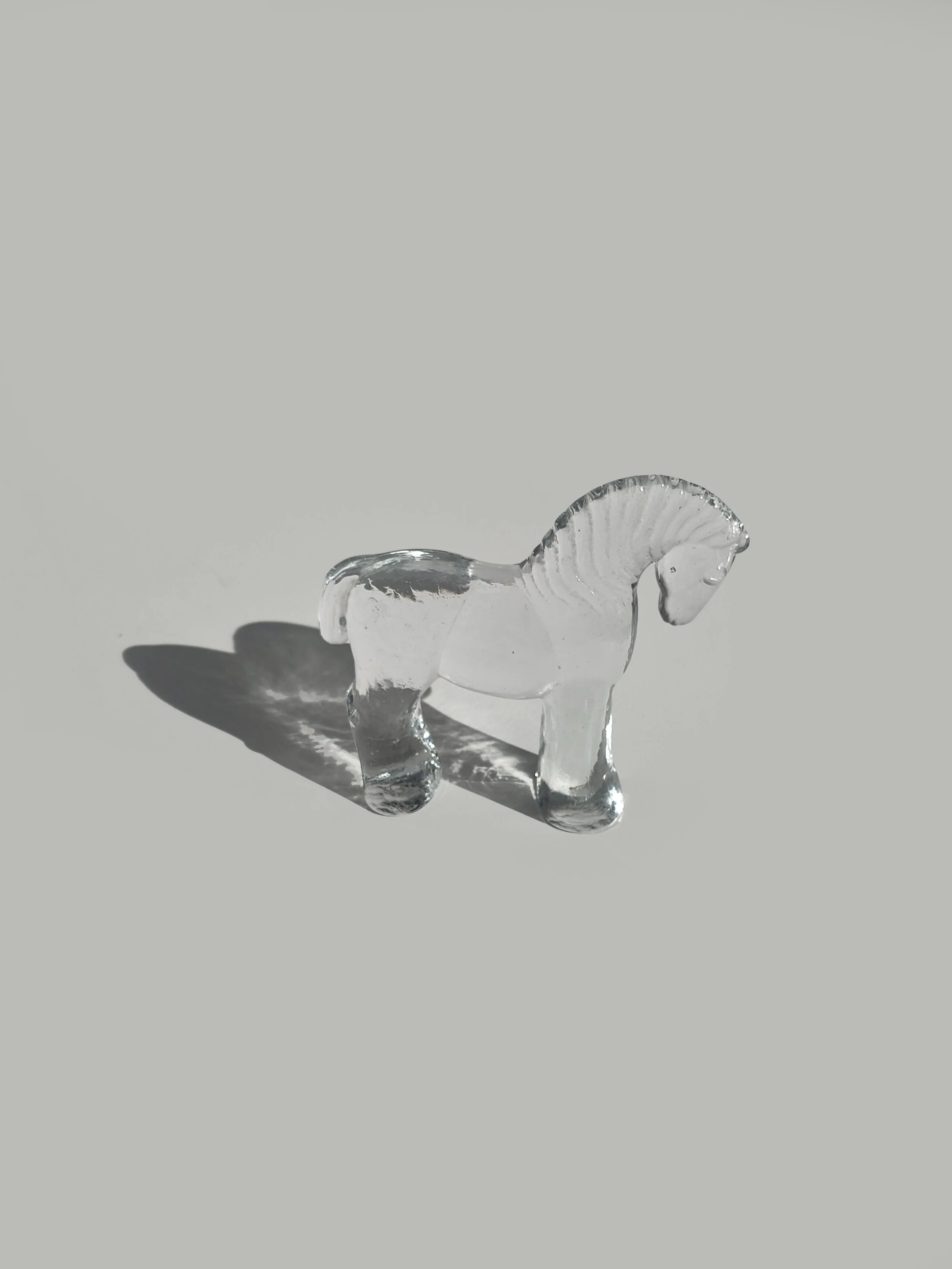 les-objoies-pair-small-glass-horses-5.jpg