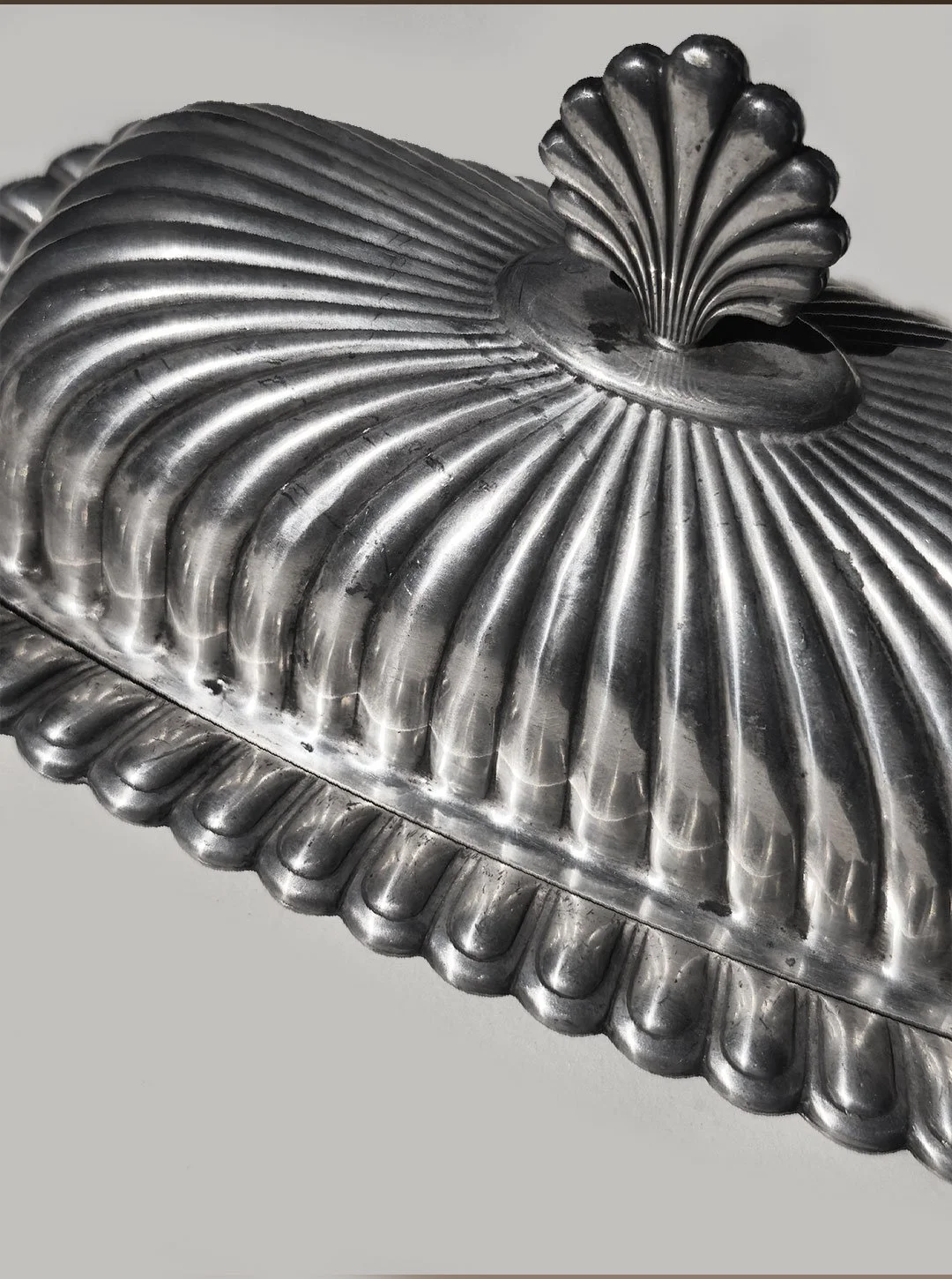 les-objoies-shell-detail-butter-dish-3.jpg