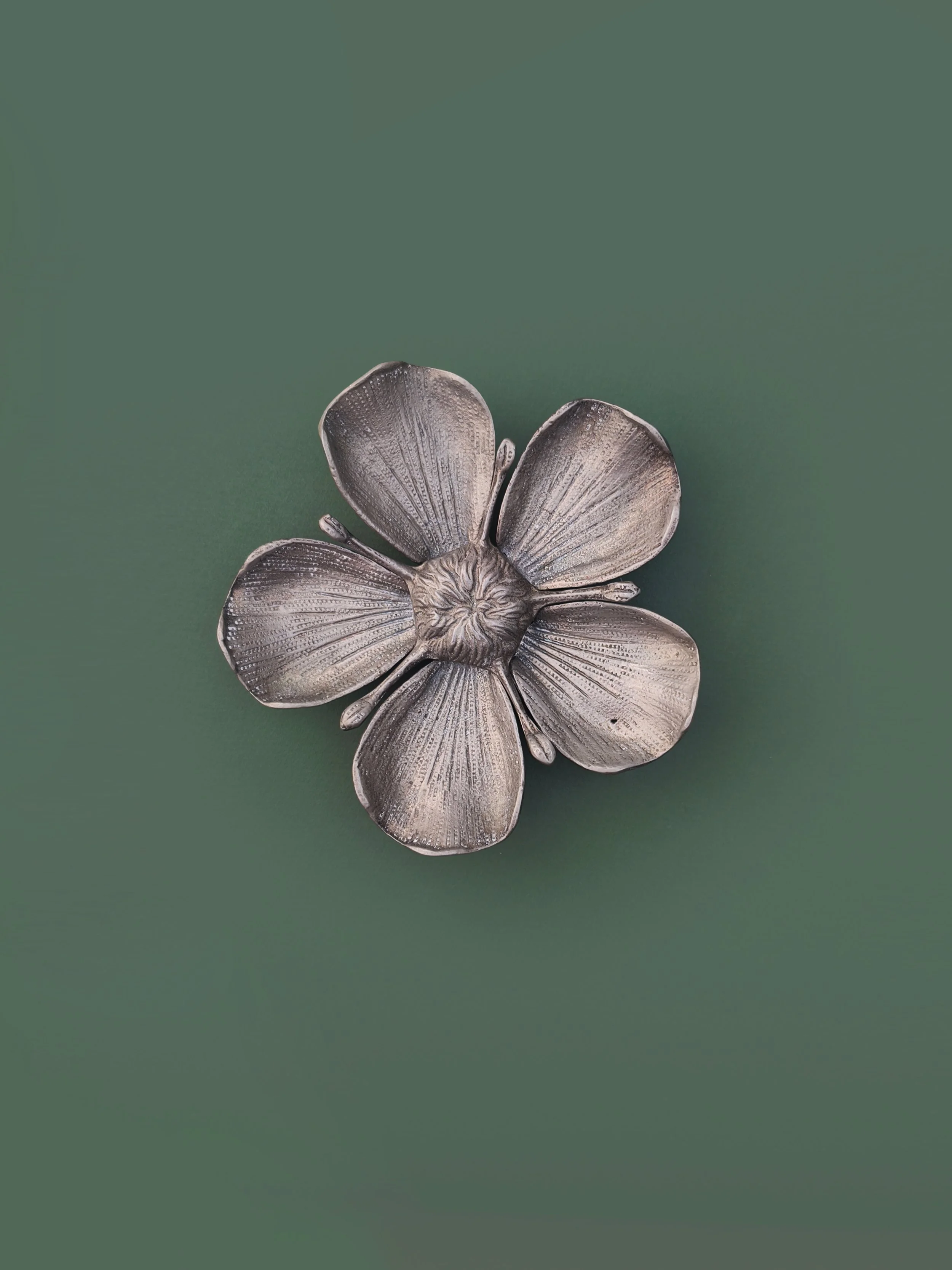 les-objoies-floral-invidual-ashtrays.jpg