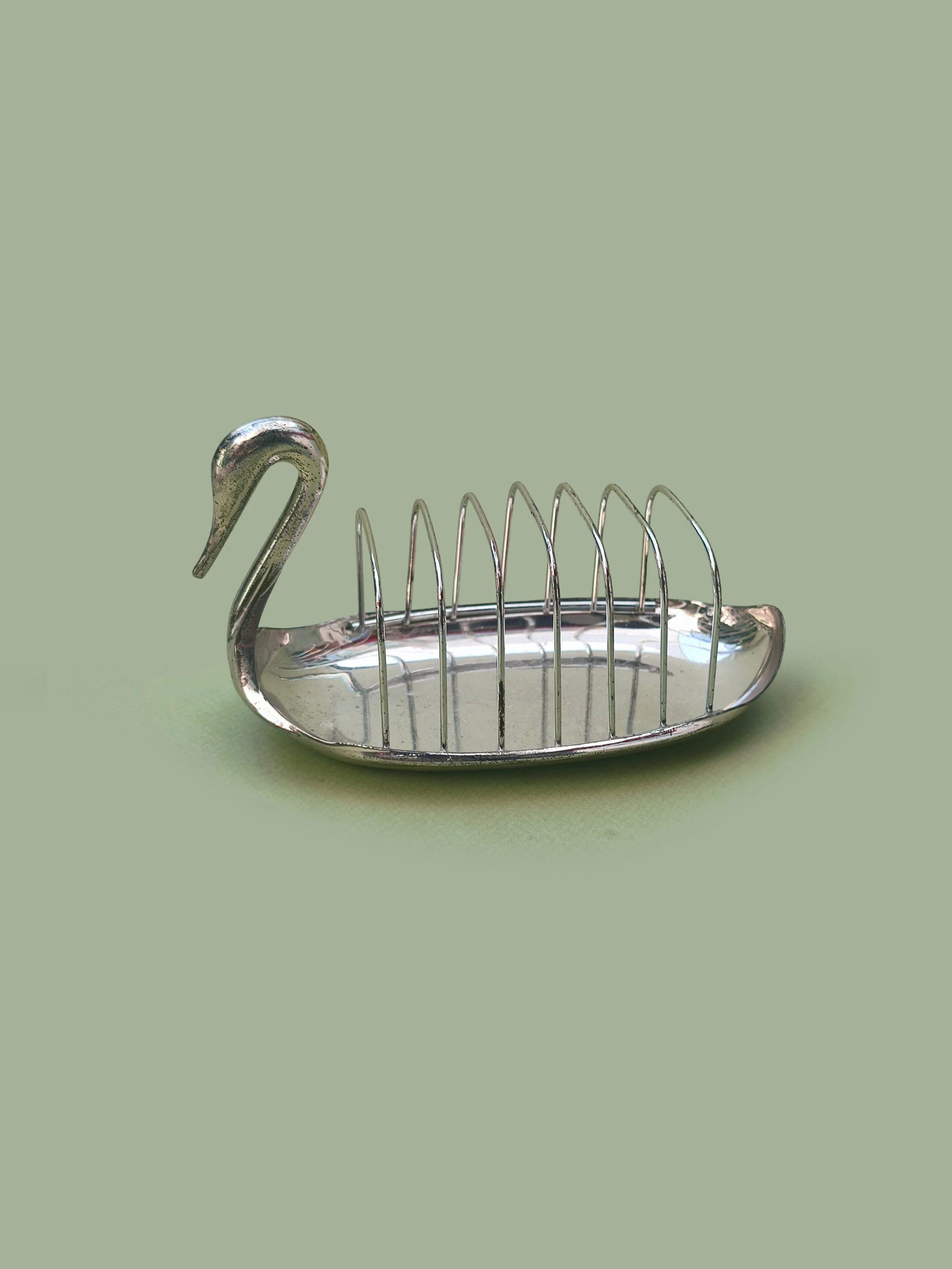 les-objoies-swan-toast-holder-2.jpg