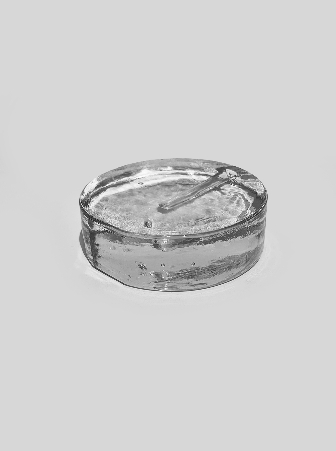 les-objoies-round-glass-vase-1.png
