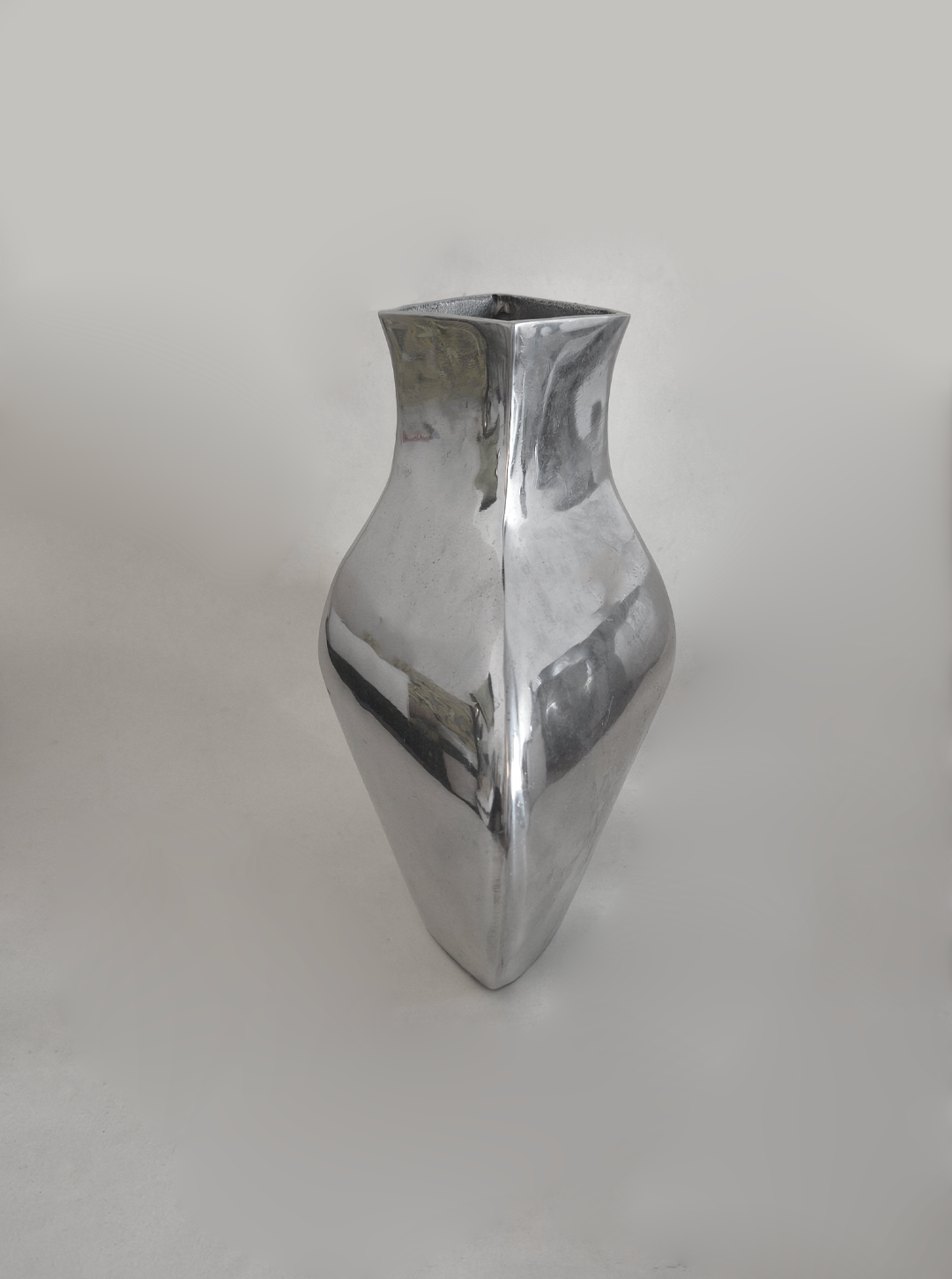 les-objoies-modern-vase2.png