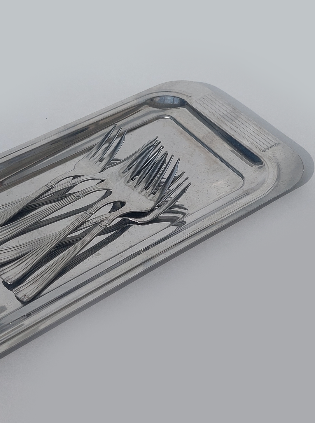 les-objoies-steel-set-fork-tray-3.png