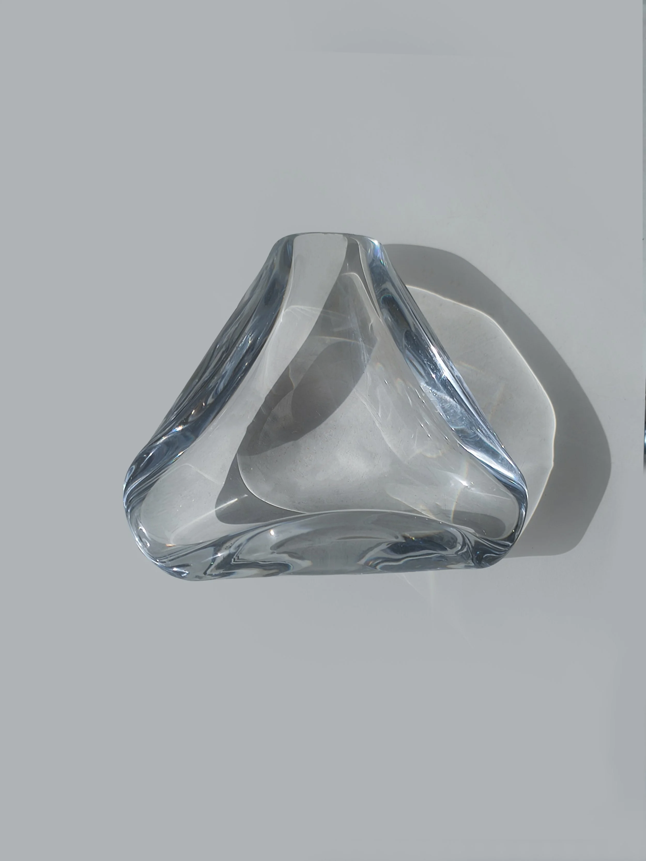 les-objoies-crystal-triangle-ashtray-4.jpg