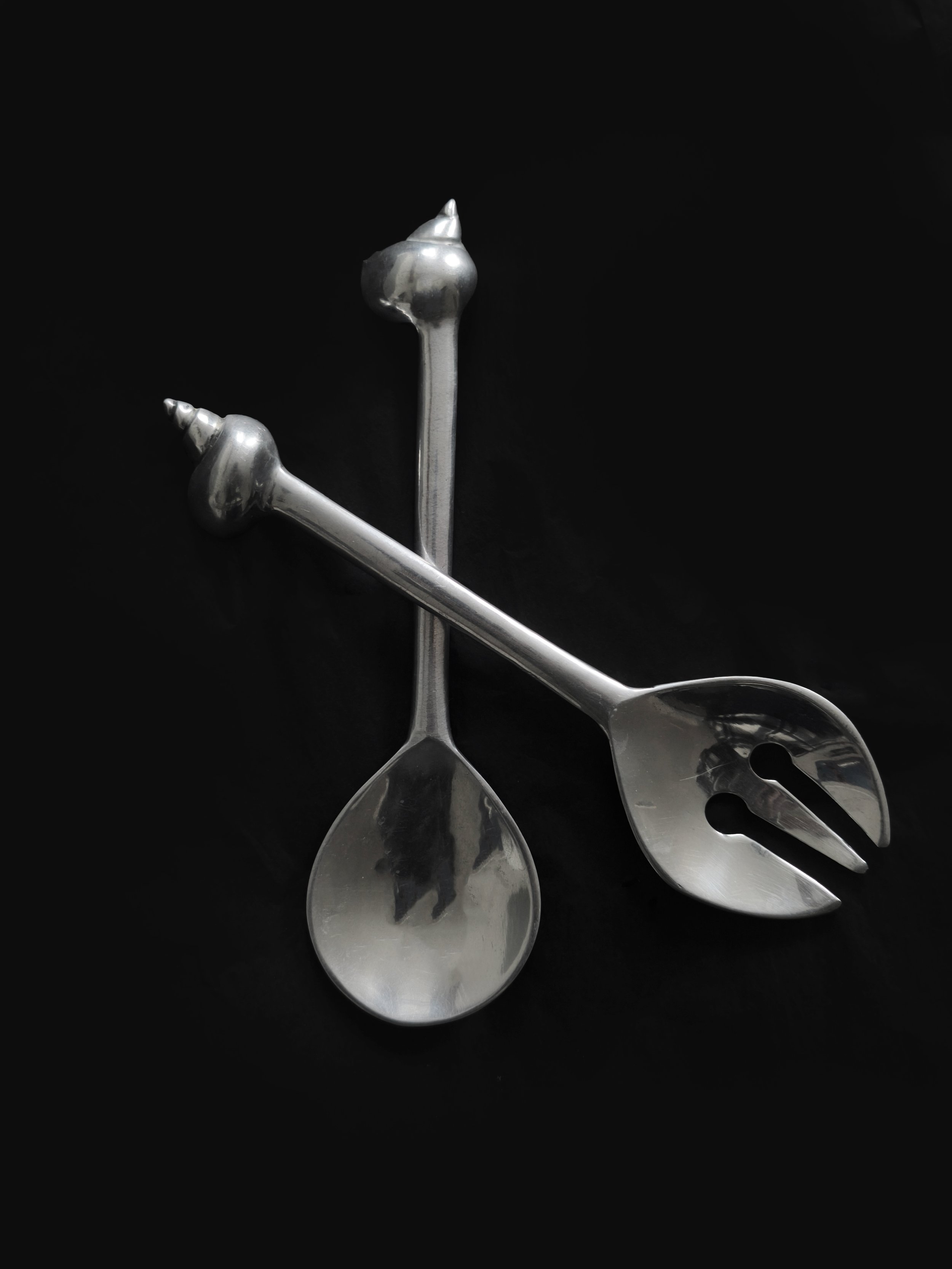 les-objoies-shell-salad-servers-1.jpg
