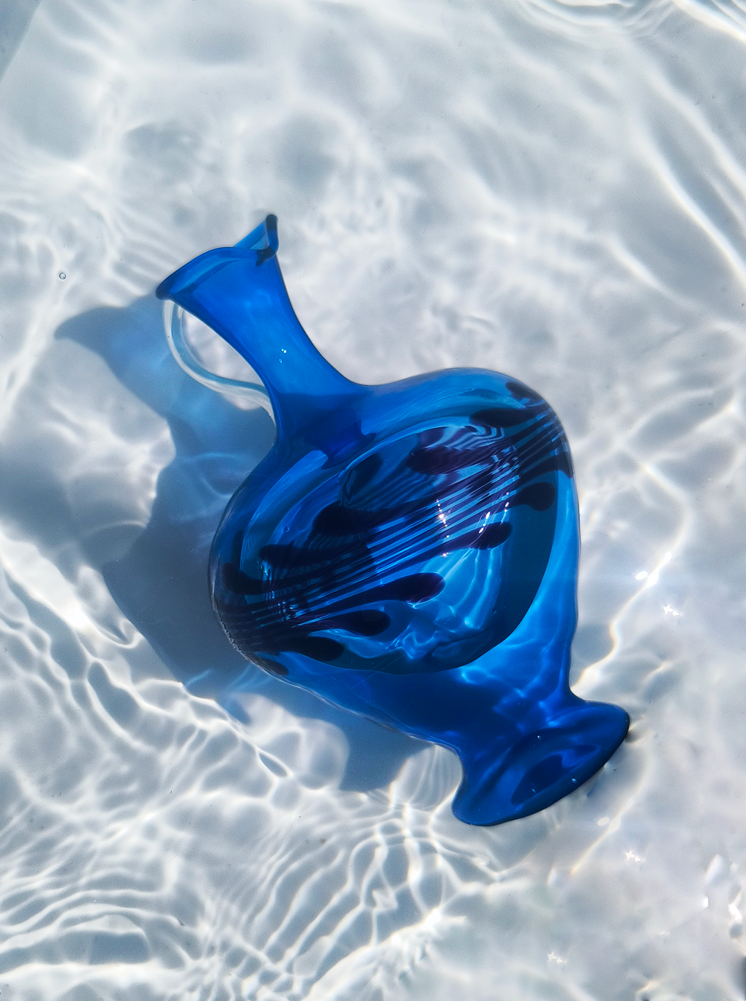 les-objoies-blue-vase-glass-4.png