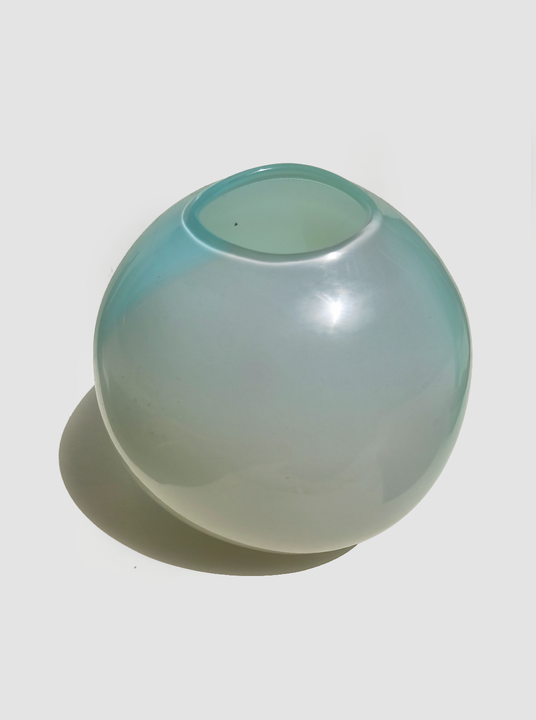 les-objoies-ball-vase-opaque-4.png
