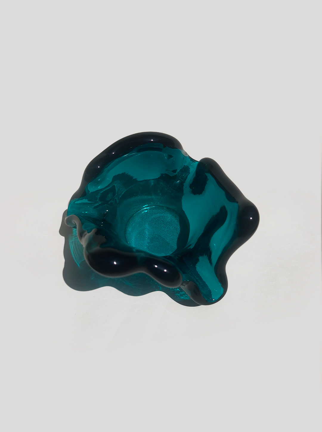 les-objoies-turquoise-ashtray-organic-glass-3.png