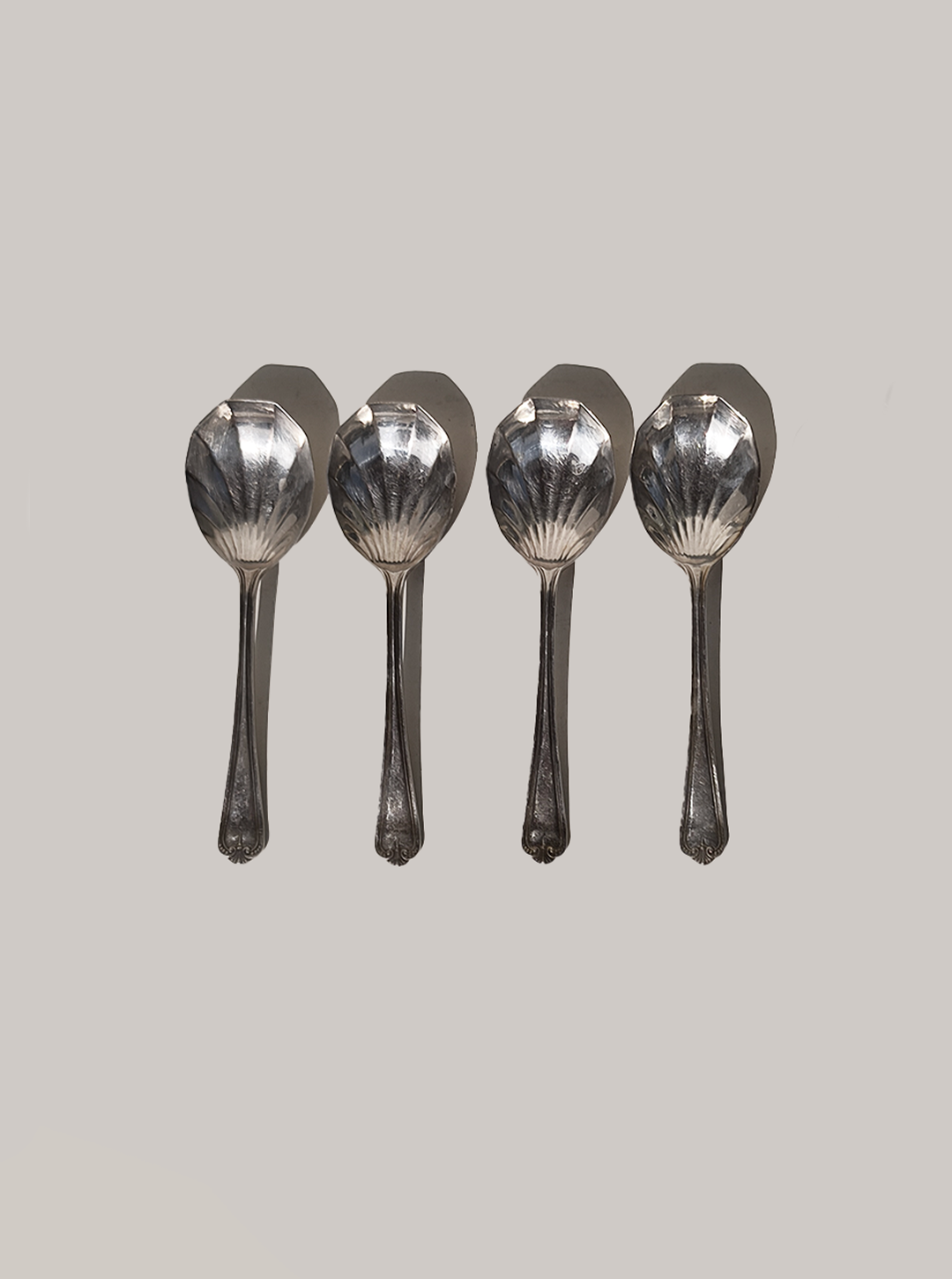 les-objoies-shell-spoon-set.png