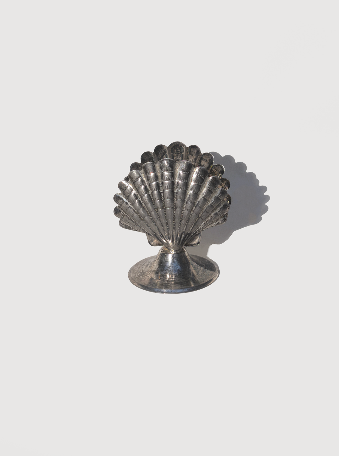 les-objoies-shelll-card-holder.png