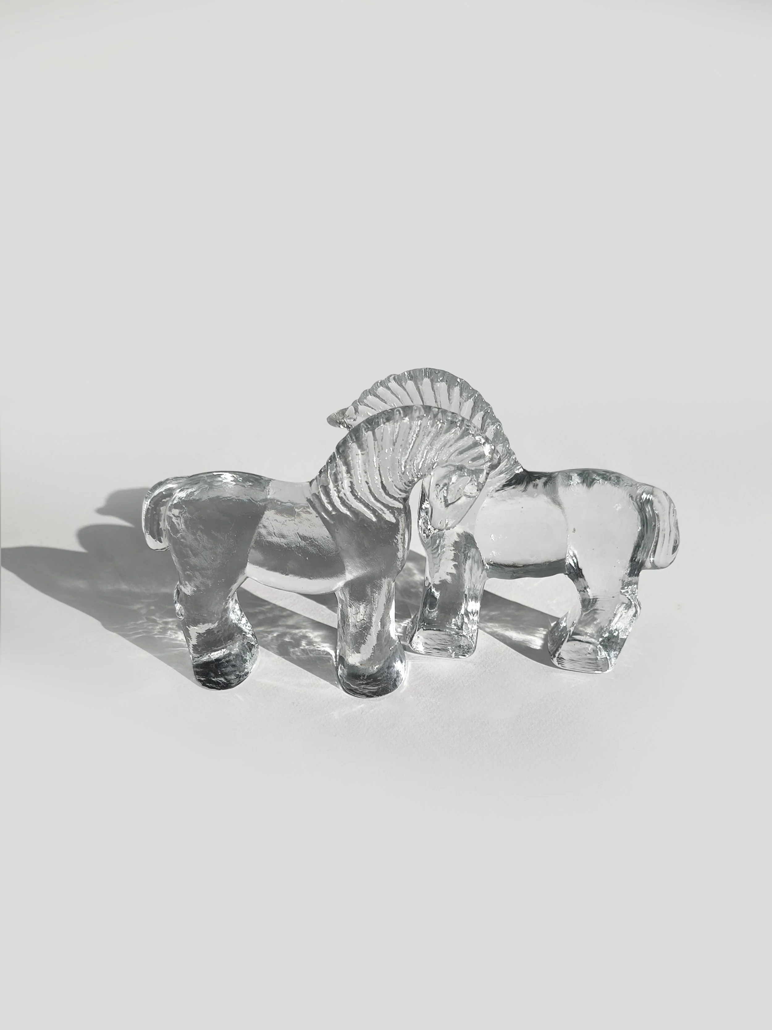 les-objoies-pair-small-glass-horses-3.jpg