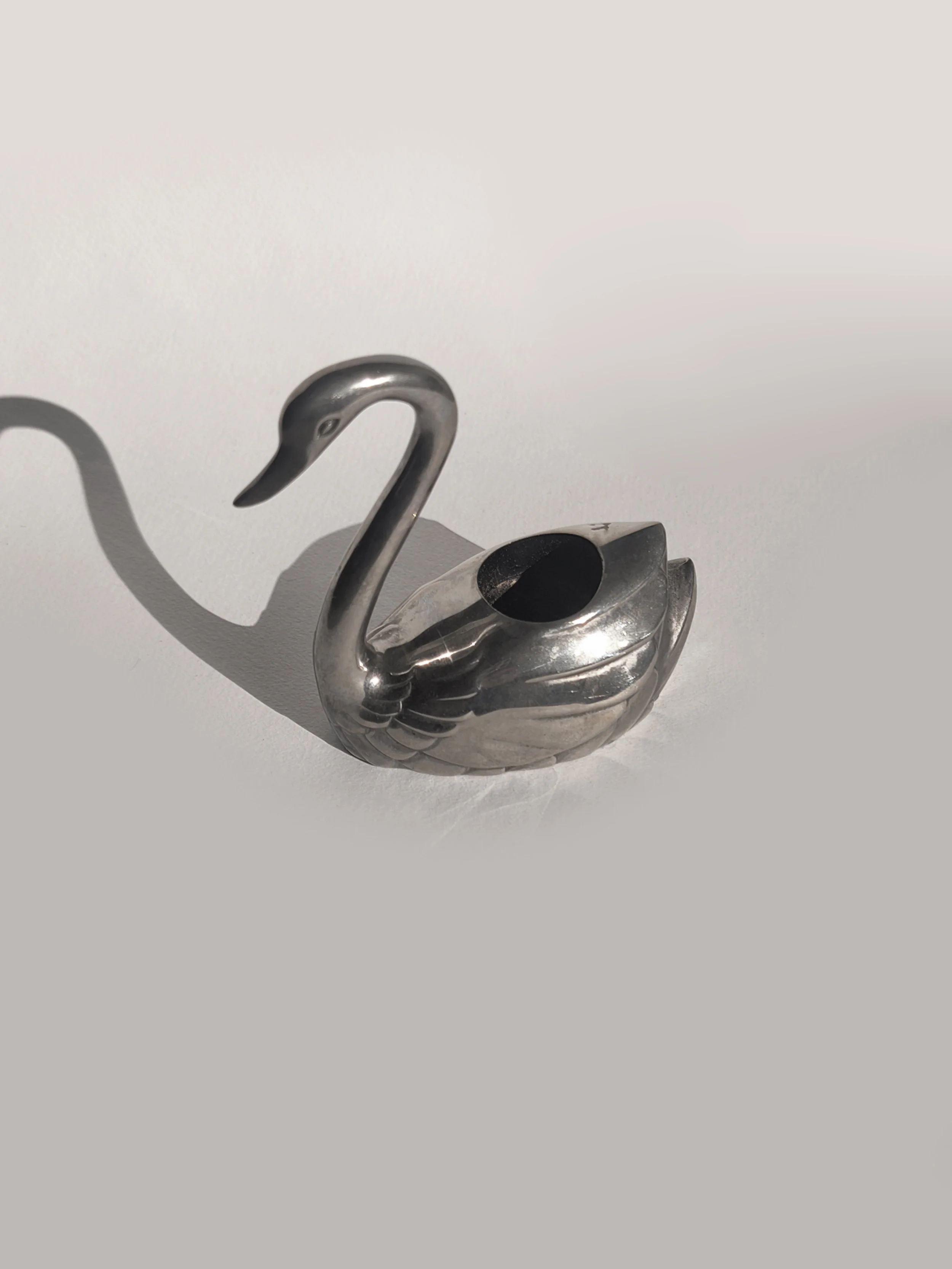 les-objoies-swan-candle-holder-4.jpg