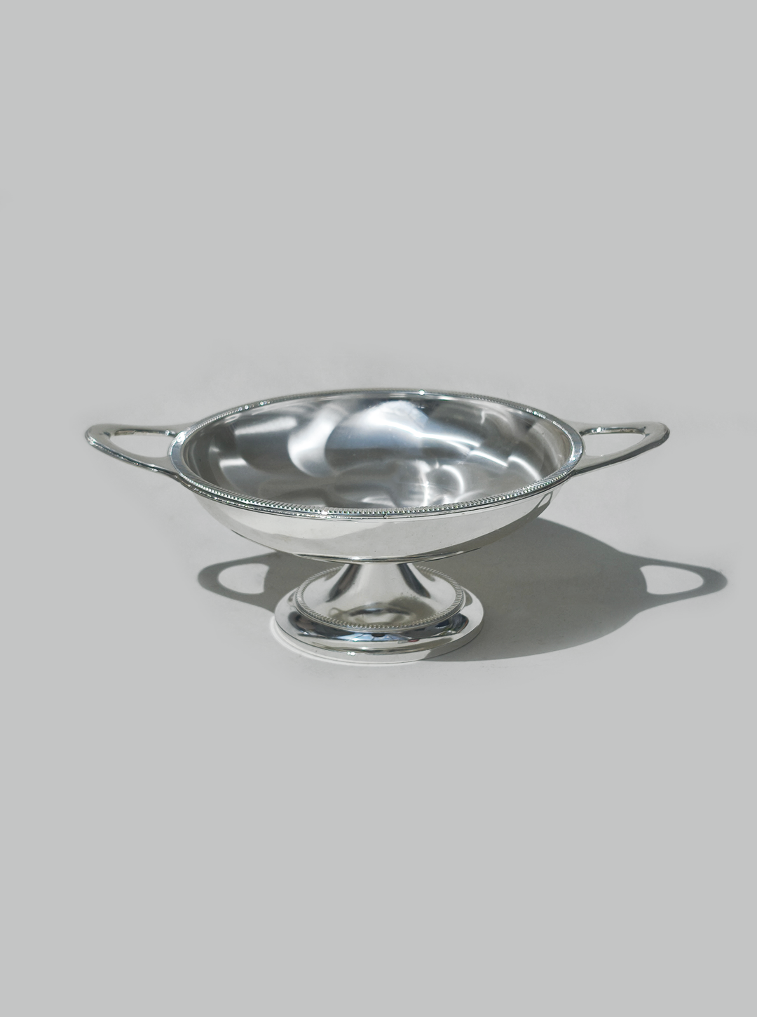 les-objoies-serving-dish-dawn.png