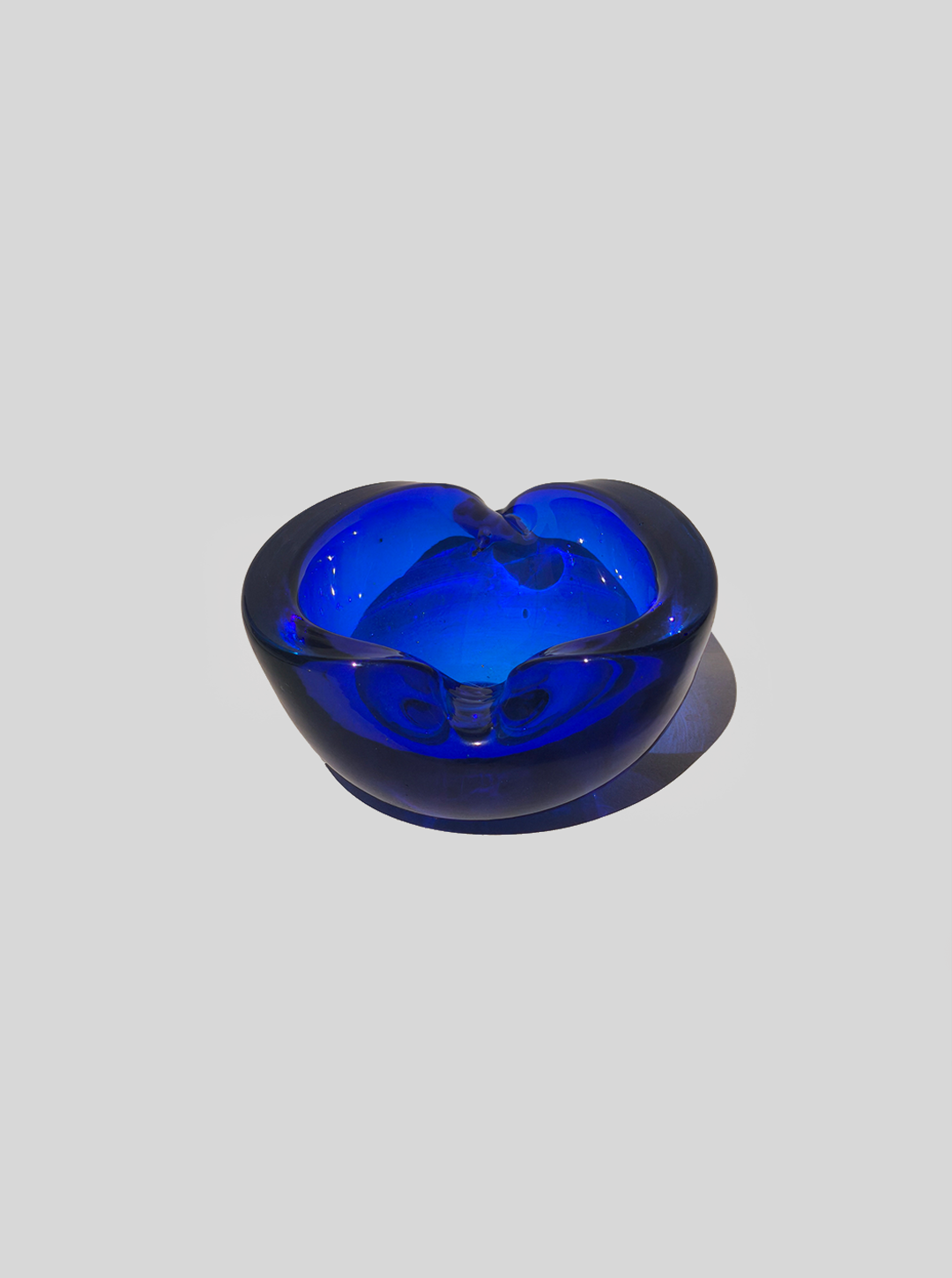 les-objoies-glass-ashtray-blue-1.png