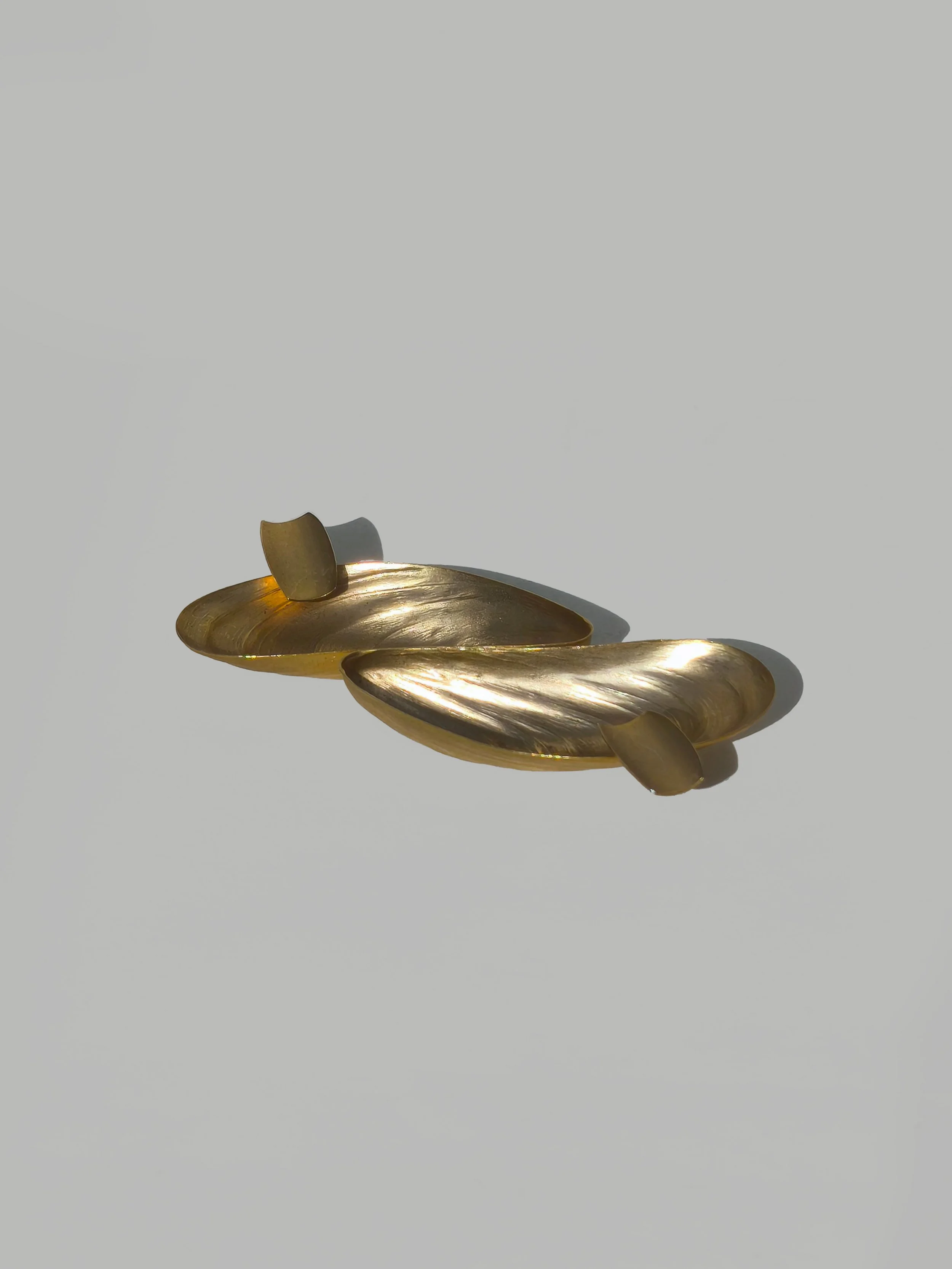 les-objoies-mussel-ashtray-2.jpg