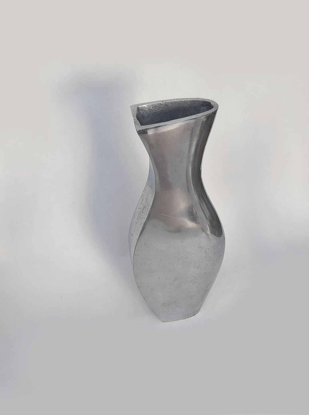 les-objoieschrome-vase-modern-2.png
