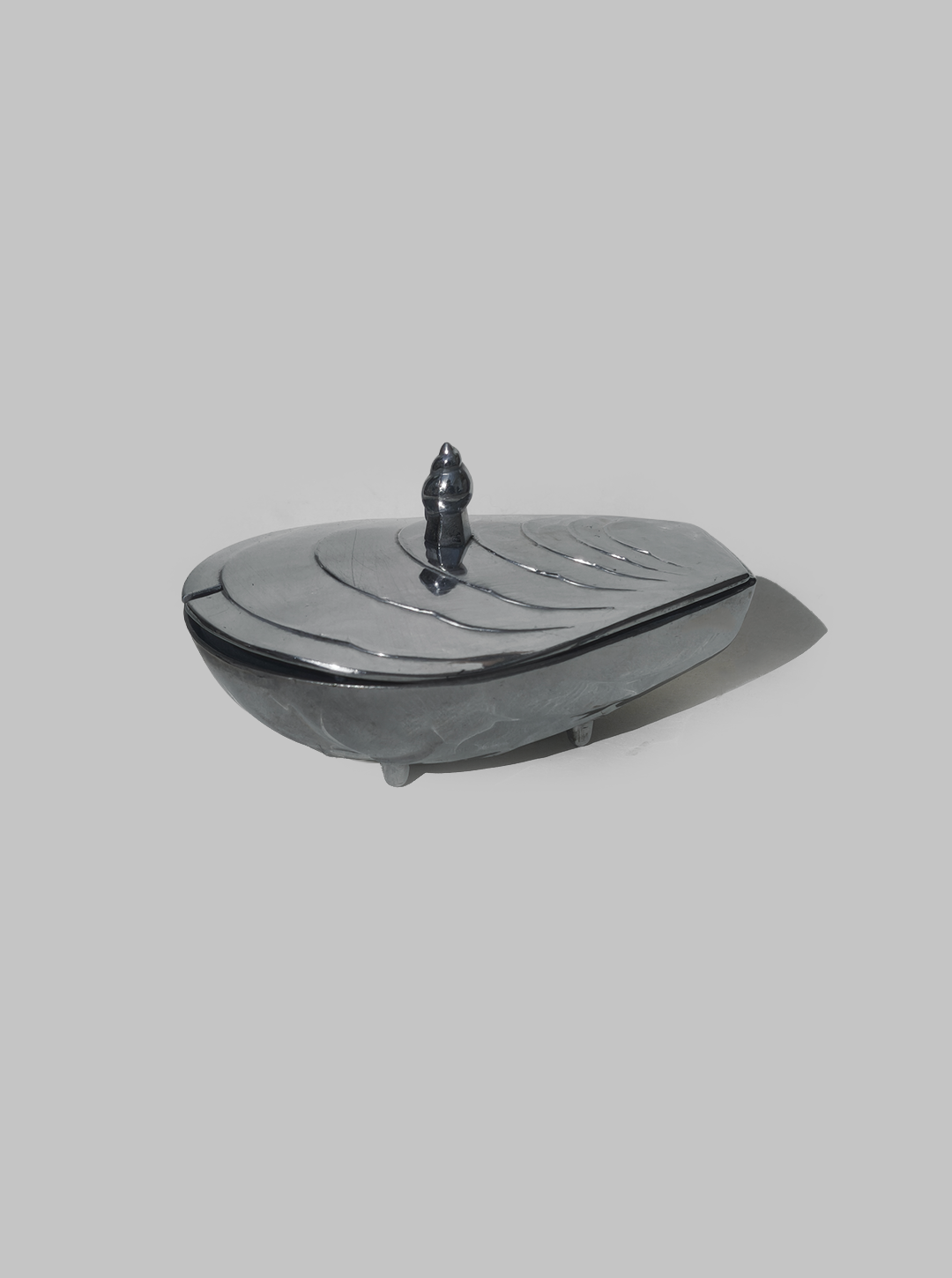 les-objoies-shell-butter-dish-3.png