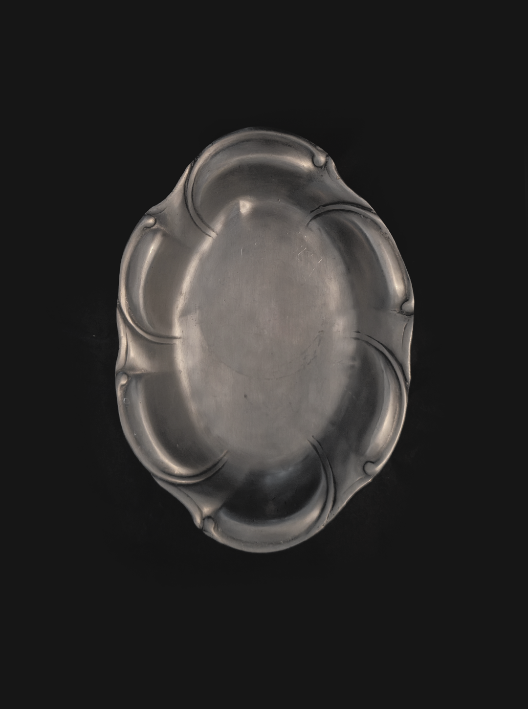 les-objoies-pewter-oval-dish-4.png