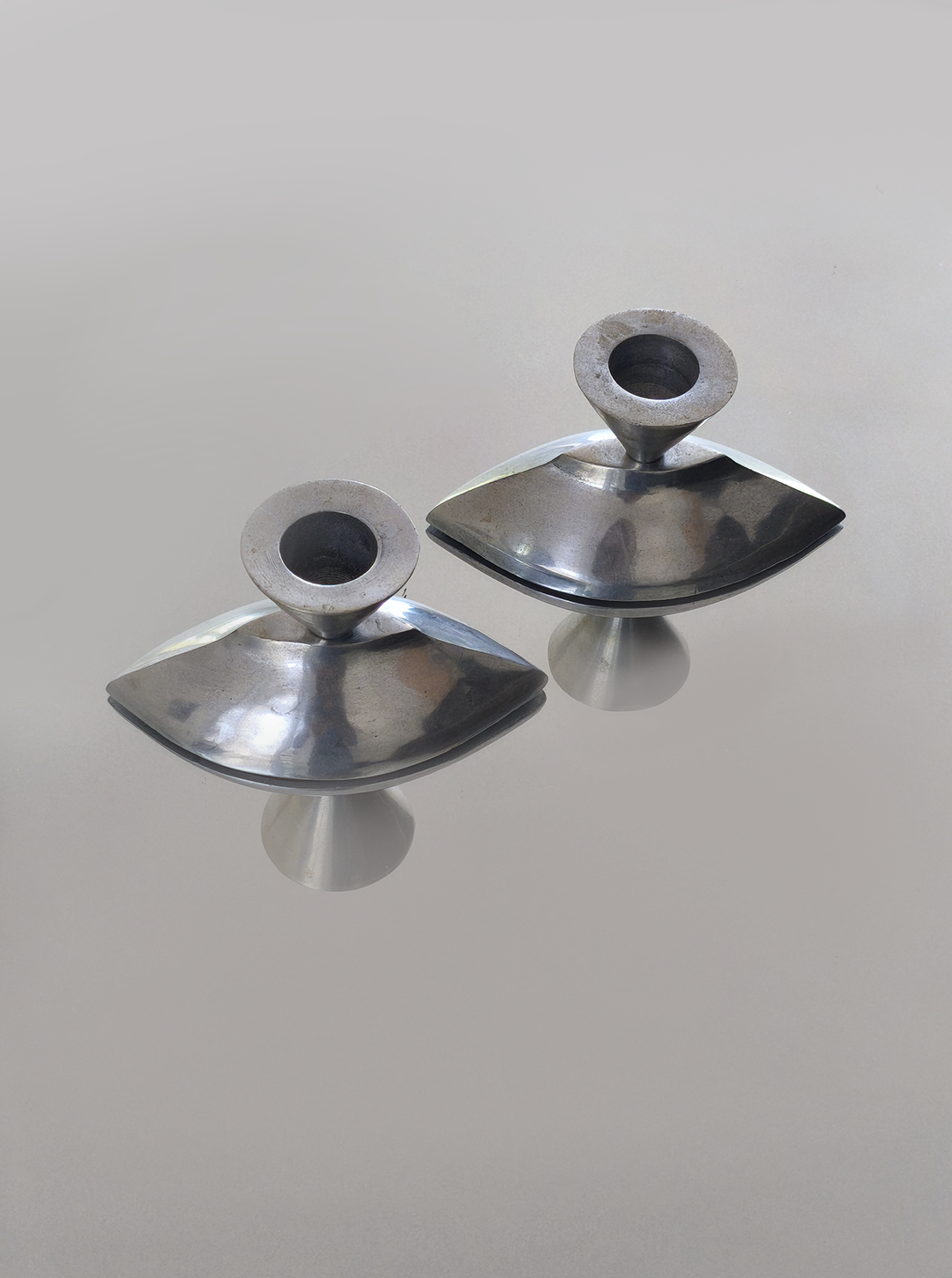 les-objoies-modern-duo-candle-holders-4.png