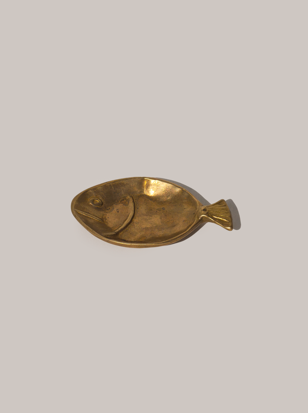 les-objoies-fish-brass-ashtray-4.png