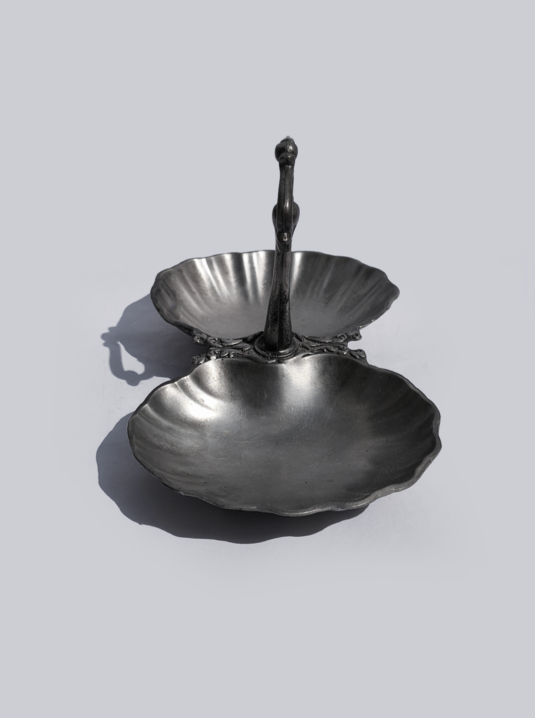les-objoies-pewter-double-shell-tray-3.png