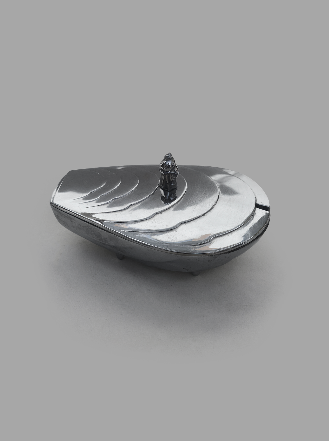 les-objoies-shell-butter-dish-4.png
