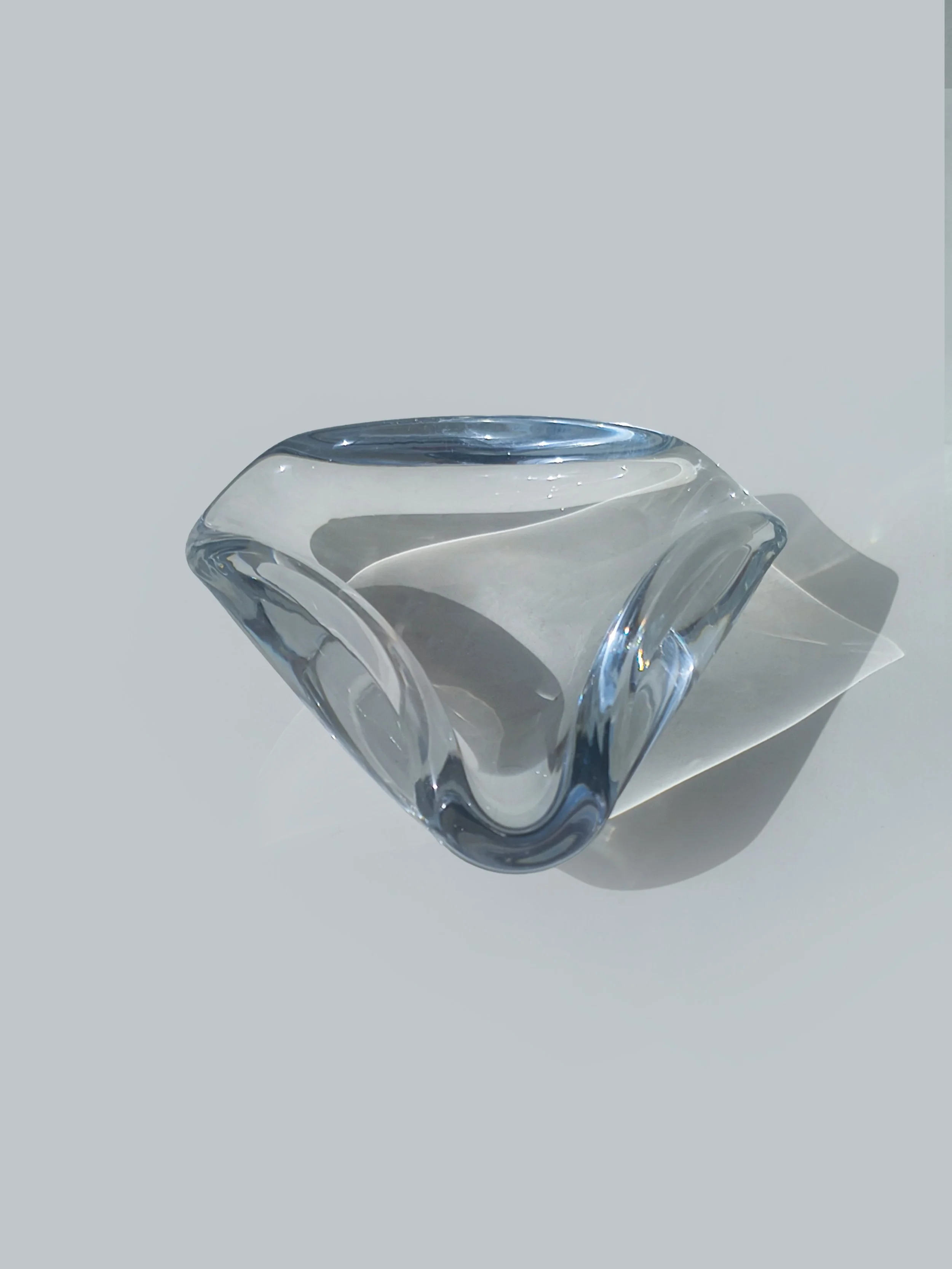 les-objoies-crystal-triangle-ashtray-2.jpg