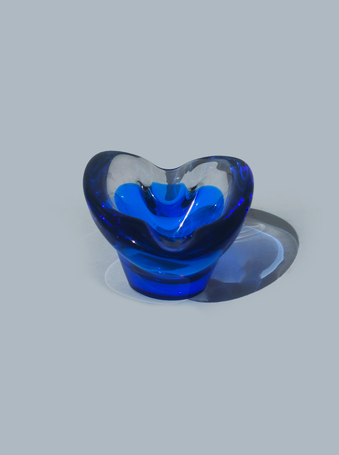les-objoies-blue-ashtray-glass-4.png