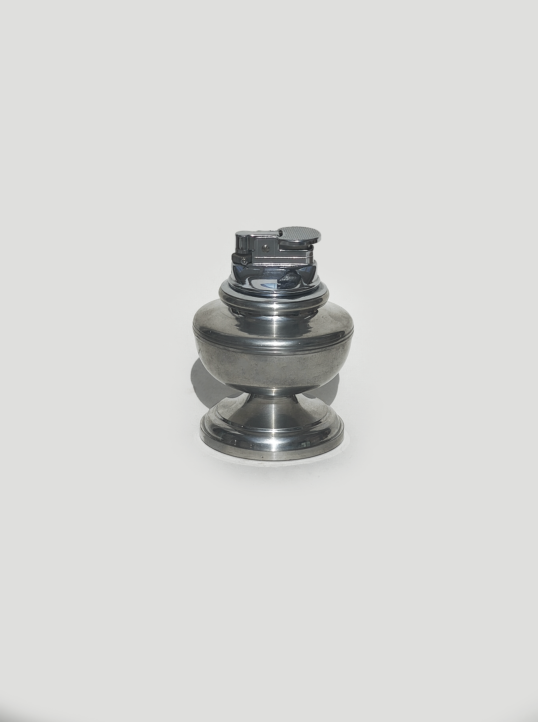 les-objoies-pewter-lighter-1.png