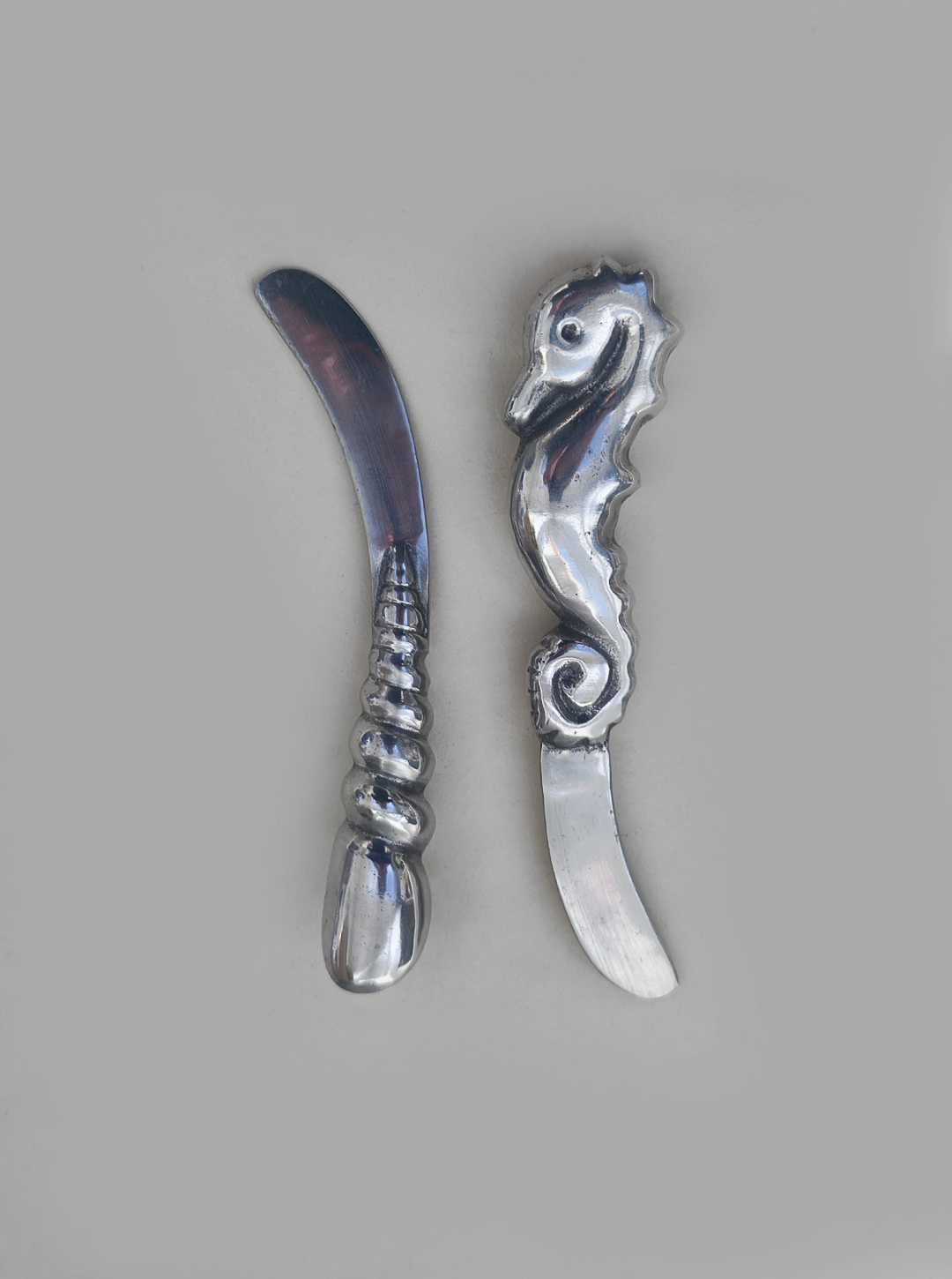les-objoies-butter-knives-shell.png