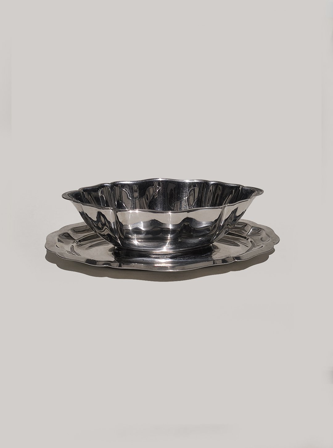 les-objoies-steel-sauce-pot-1.jpg